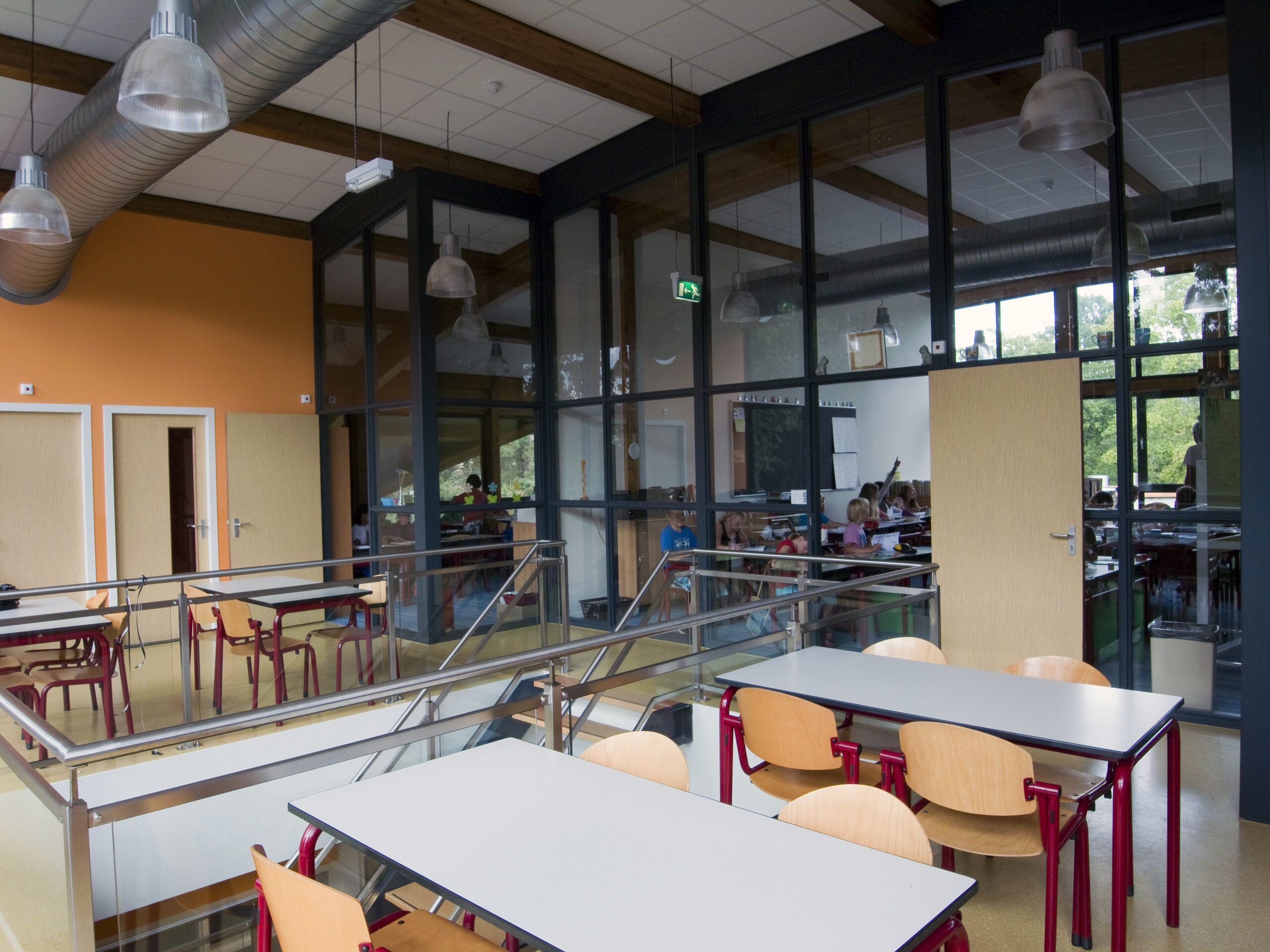 Moderne leeromgeving gerealiseerd na schoolverbouwing.