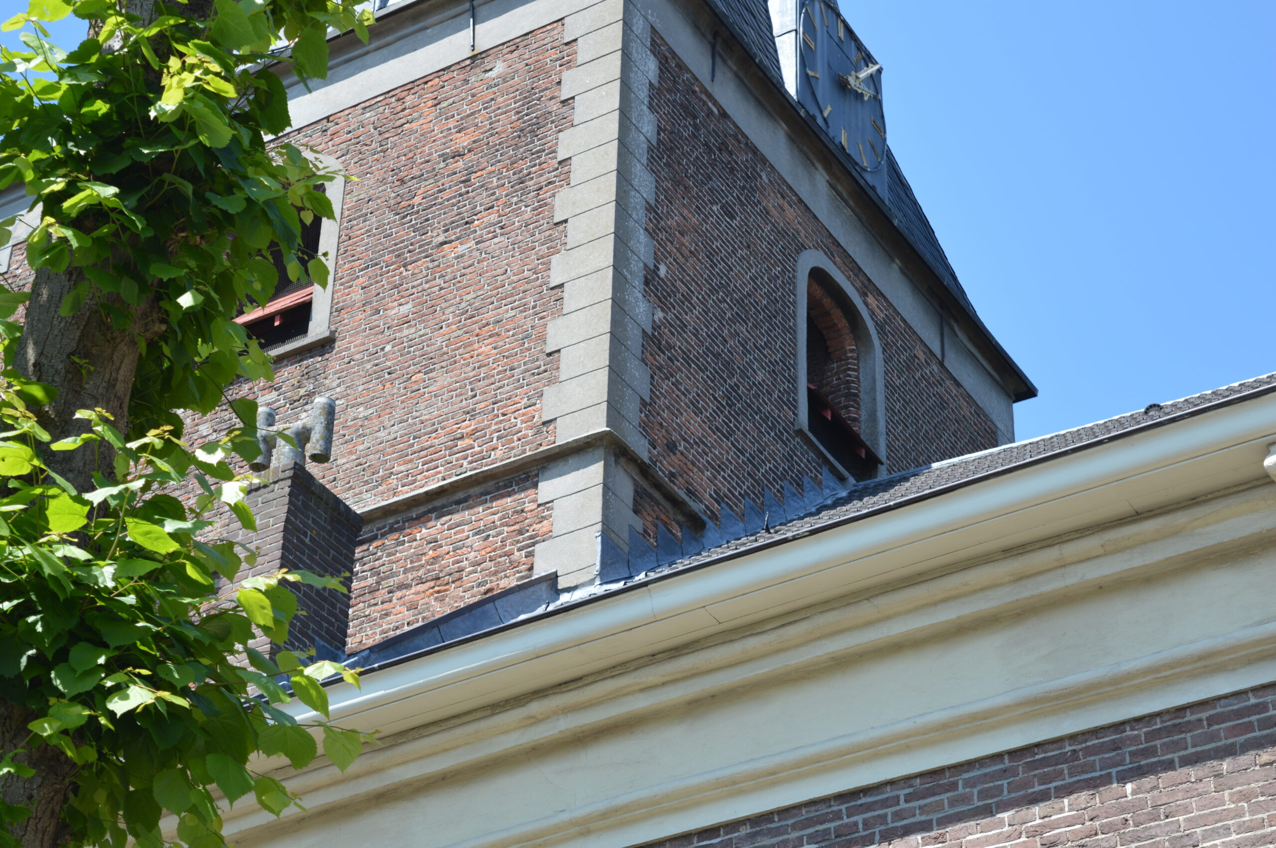 Restauratie van de monumentale kapconstructie van de Dorpskerk.