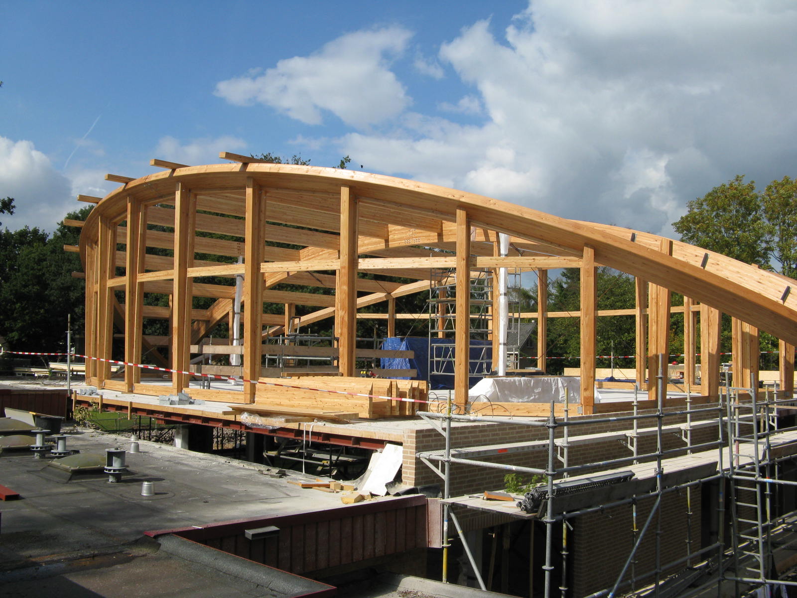 Bouwbedrijf Van Laar realiseert uitbreiding van basisschool terwijl school in gebruik blijft.