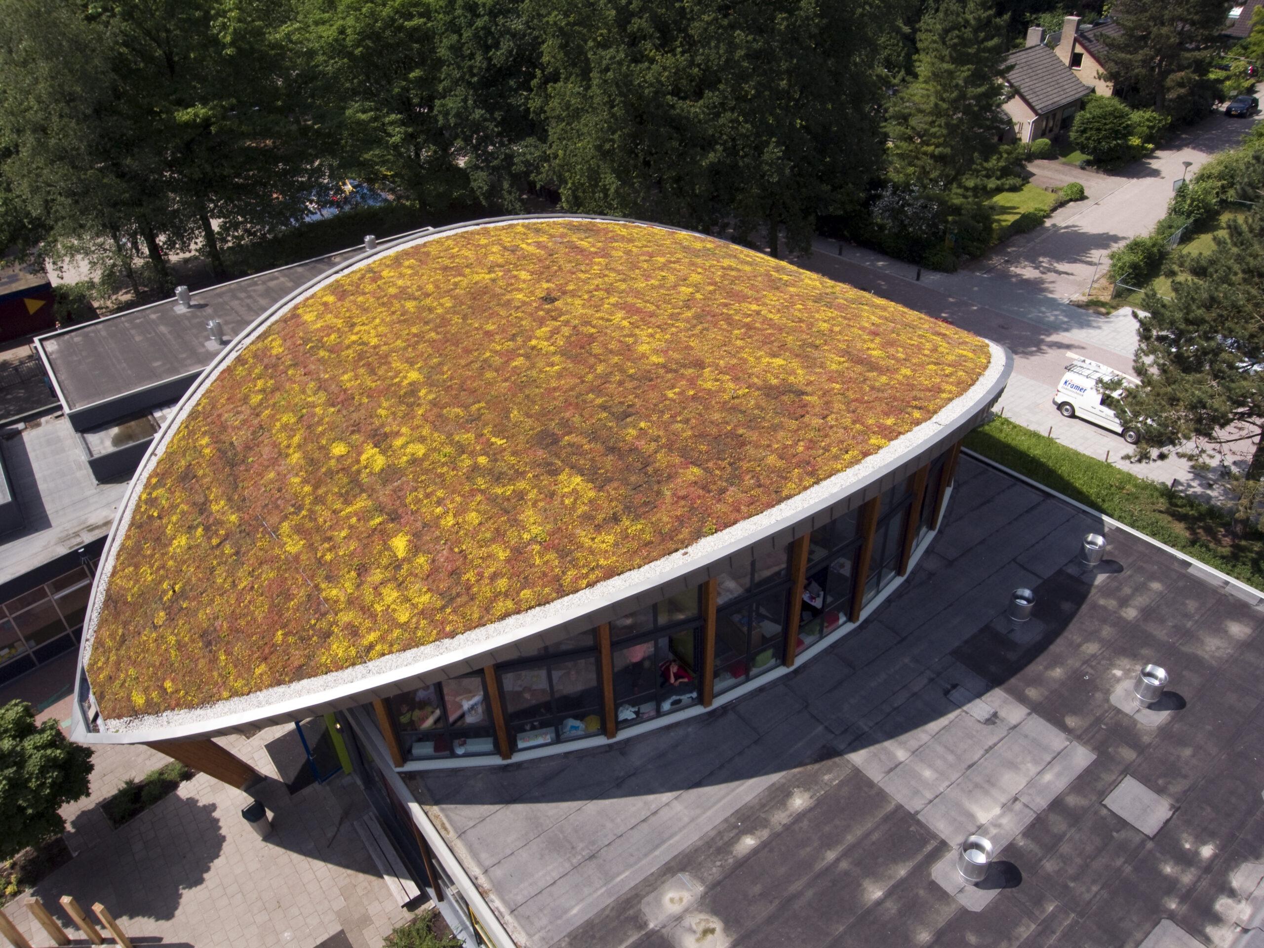 Duurzaam groendak op uitbreiding van basisschool ’t Mozaïek.