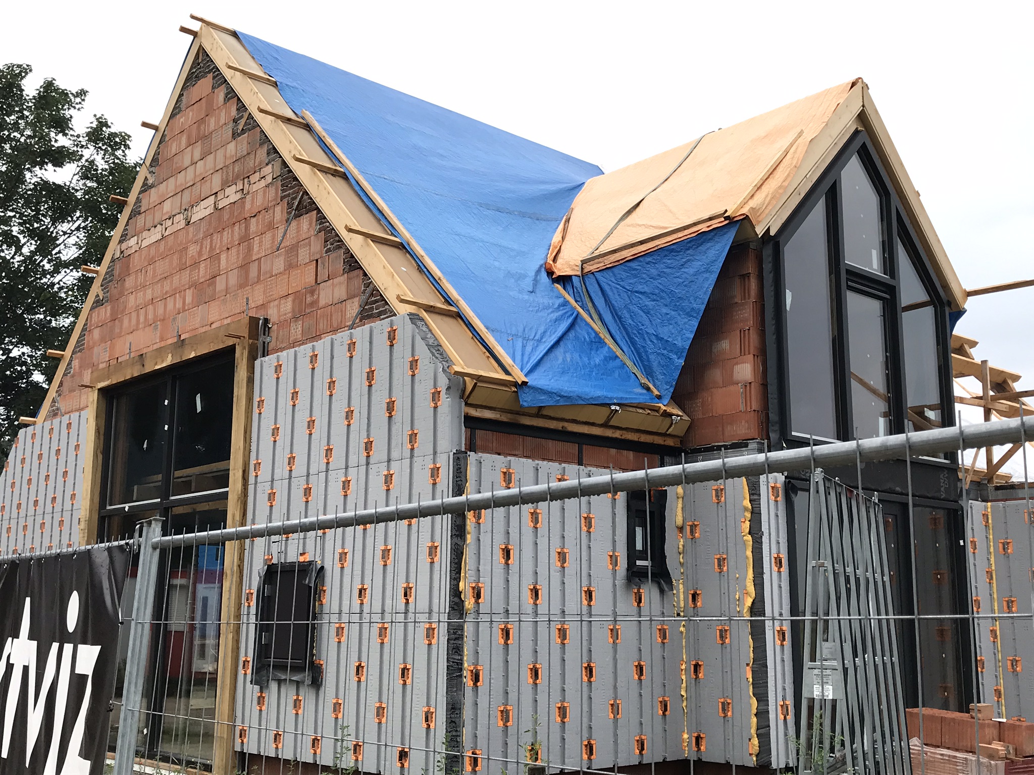 Nieuwbouw van ’t Lenneps Erf met ecolodges in Veessen door Bouwbedrijf Van Laar.