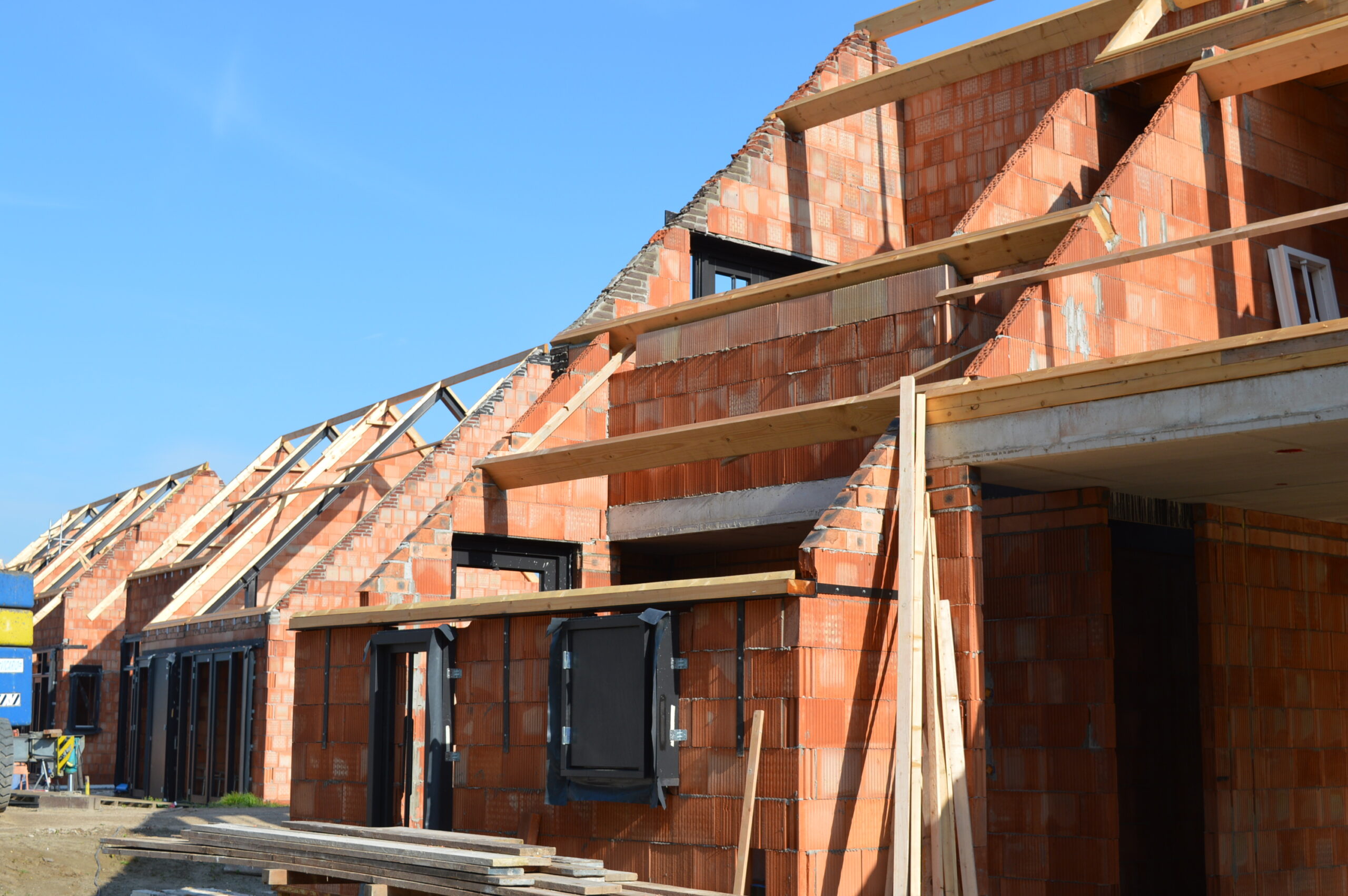 Nieuwbouw van ’t Lenneps Erf met ecolodges in Veessen door Bouwbedrijf Van Laar.