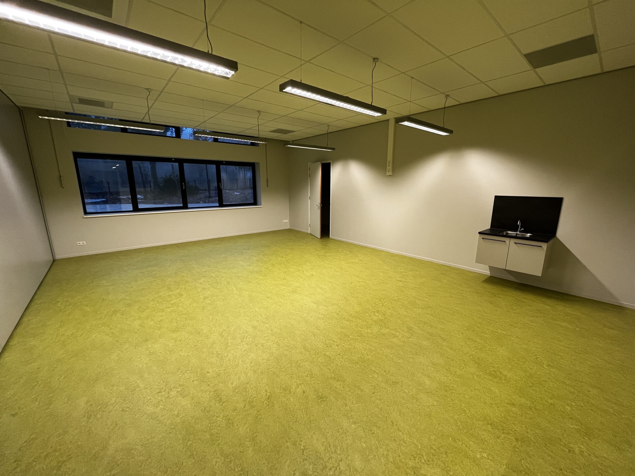 Moderne leeromgeving binnen de vernieuwde basisschool in Epe.