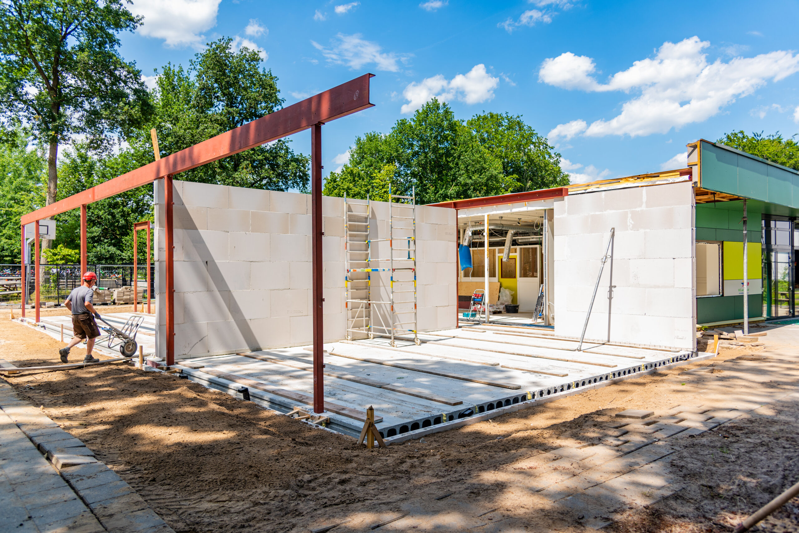 bouwbedrijfvanlaar_utiliteitsbouw_Epe Realisatie van uitbreiding basisschool tijdens de bouwwerkzaamheden in Epe.