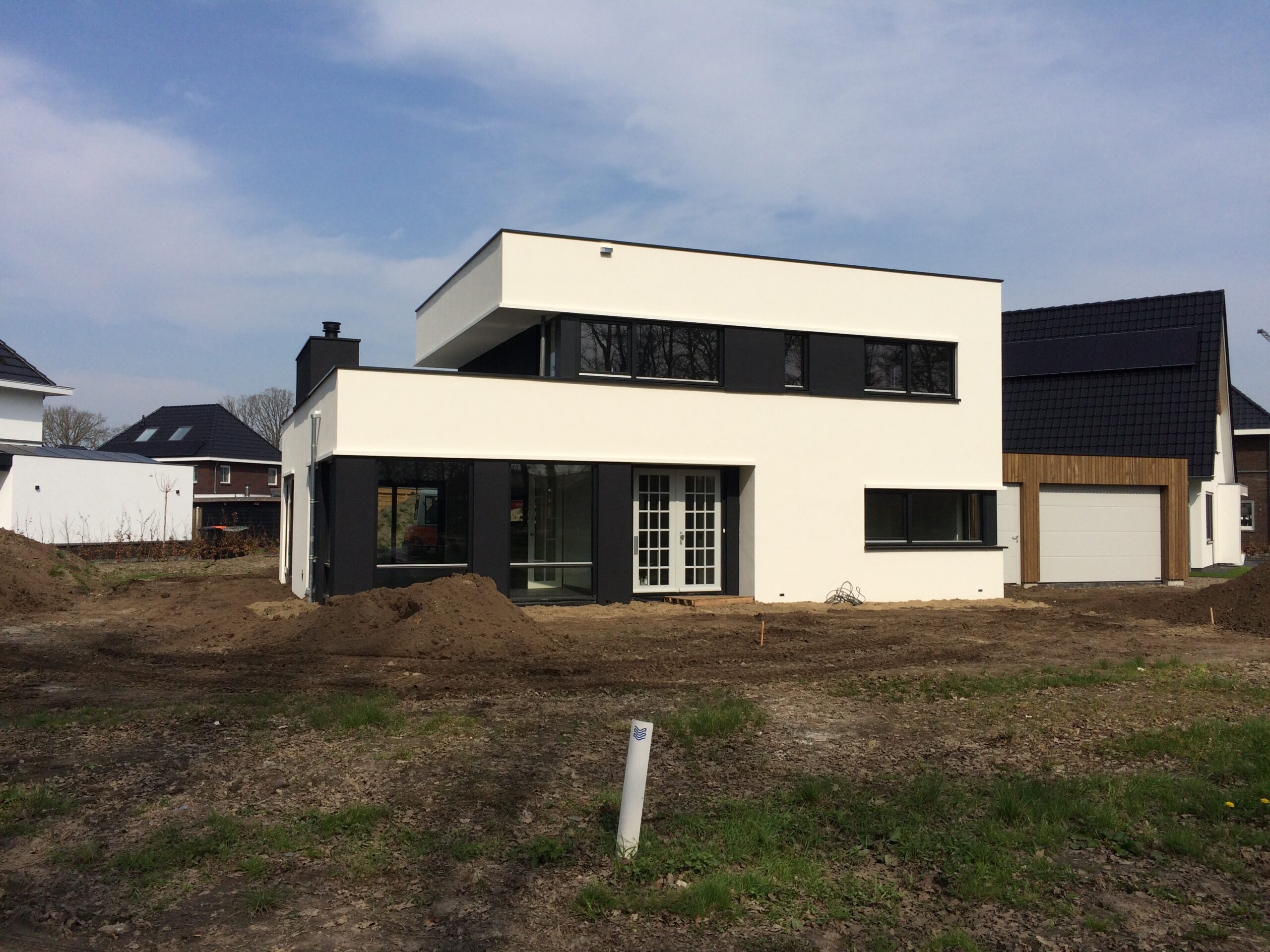 Nieuwbouwwoning met zonnepanelen en warmtepomp in Deventer.