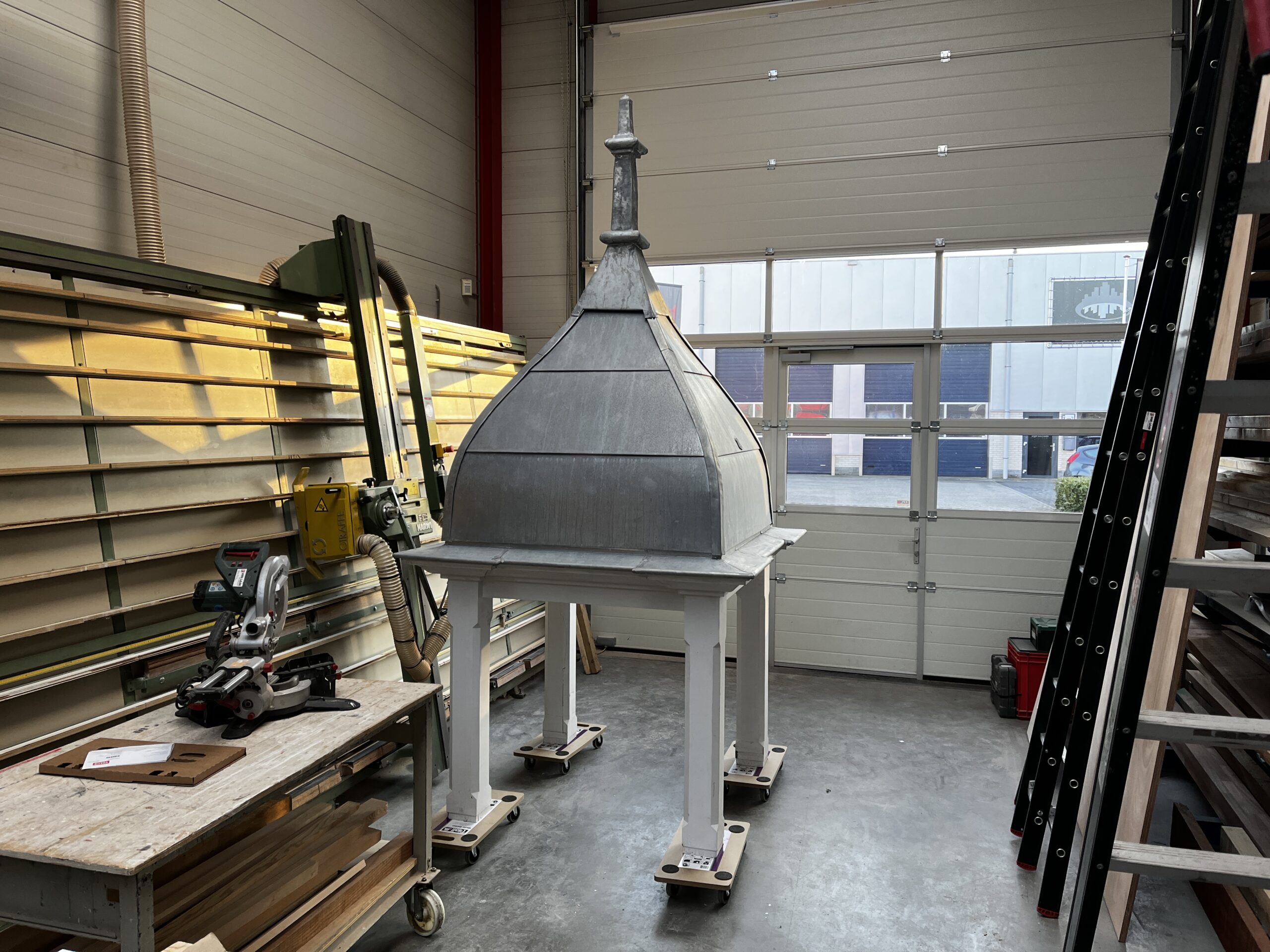 Gerestaureerde klokkentoren op Landgoed De Polberg in Wapenveld.