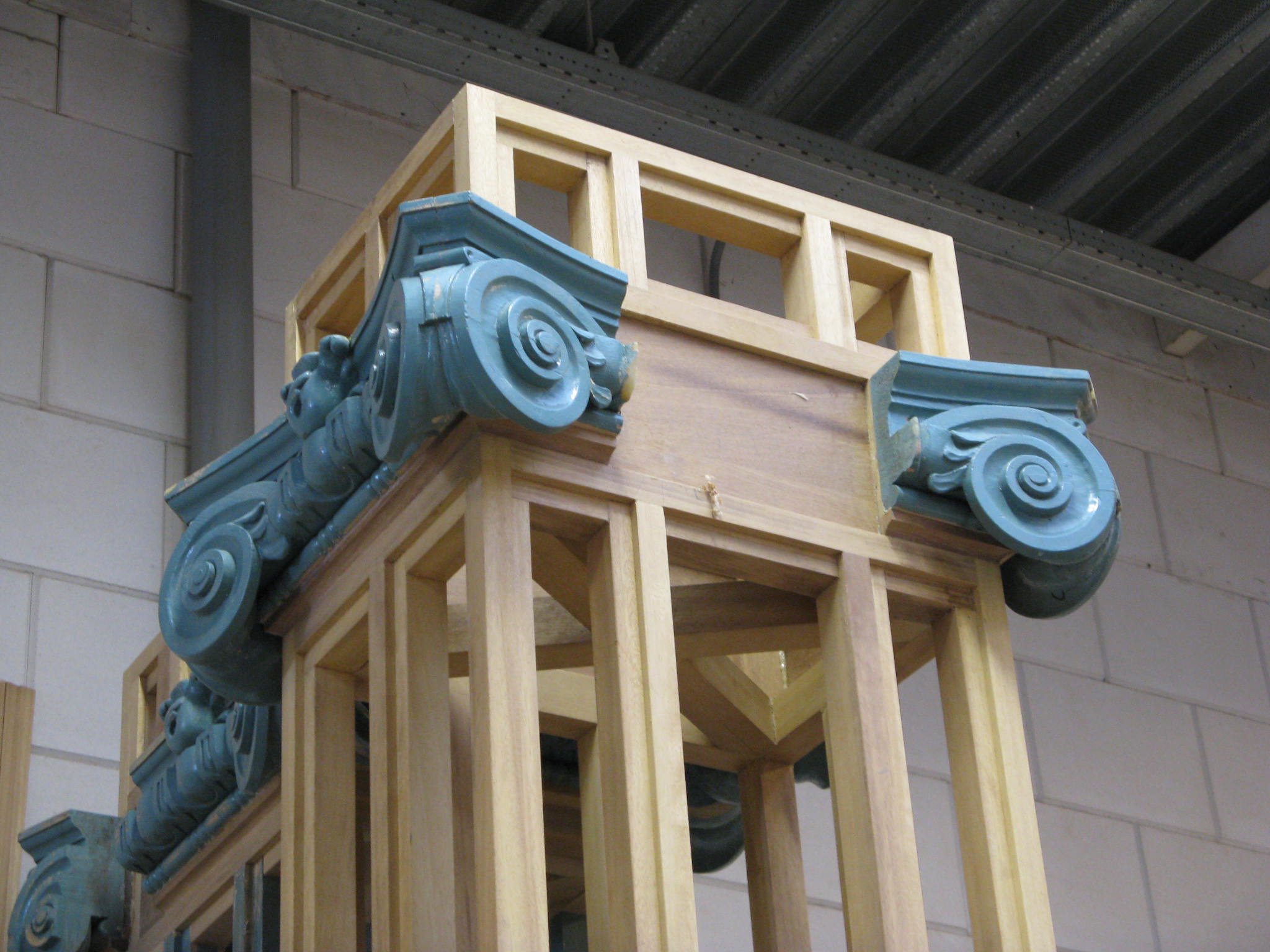 Detail van eikenhouten profileringen van de Treillage bij Paleis Het Loo.