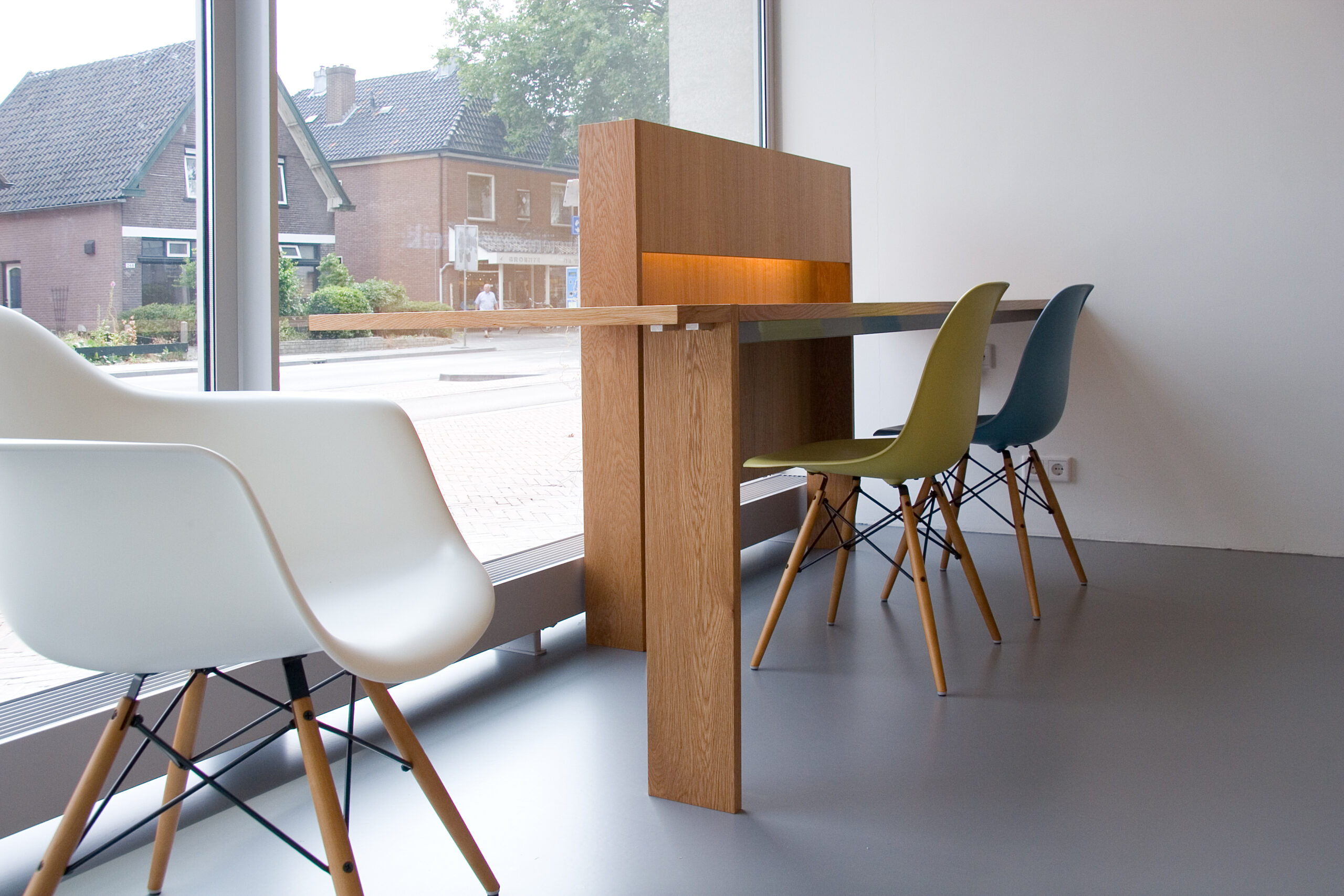 Compleet afgewerkte mondhygiënistepraktijk in een nieuwbouw winkelcomplex.