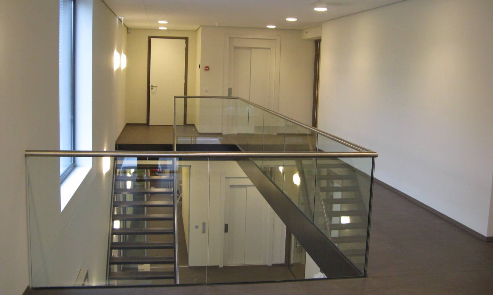 Binnenruimte van het Gezondheidscentrum met moderne zorgvoorzieningen.
