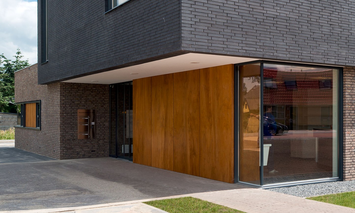 Moderne architectuur van het Gezondheidscentrum Emst.