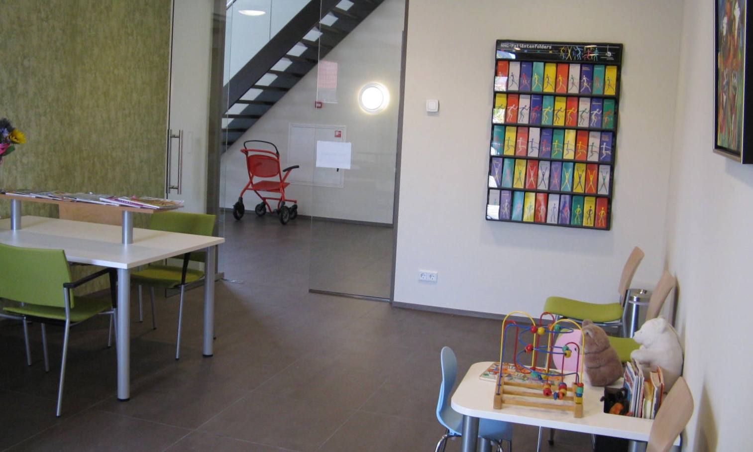 Binnenruimte van het Gezondheidscentrum met moderne zorgvoorzieningen.