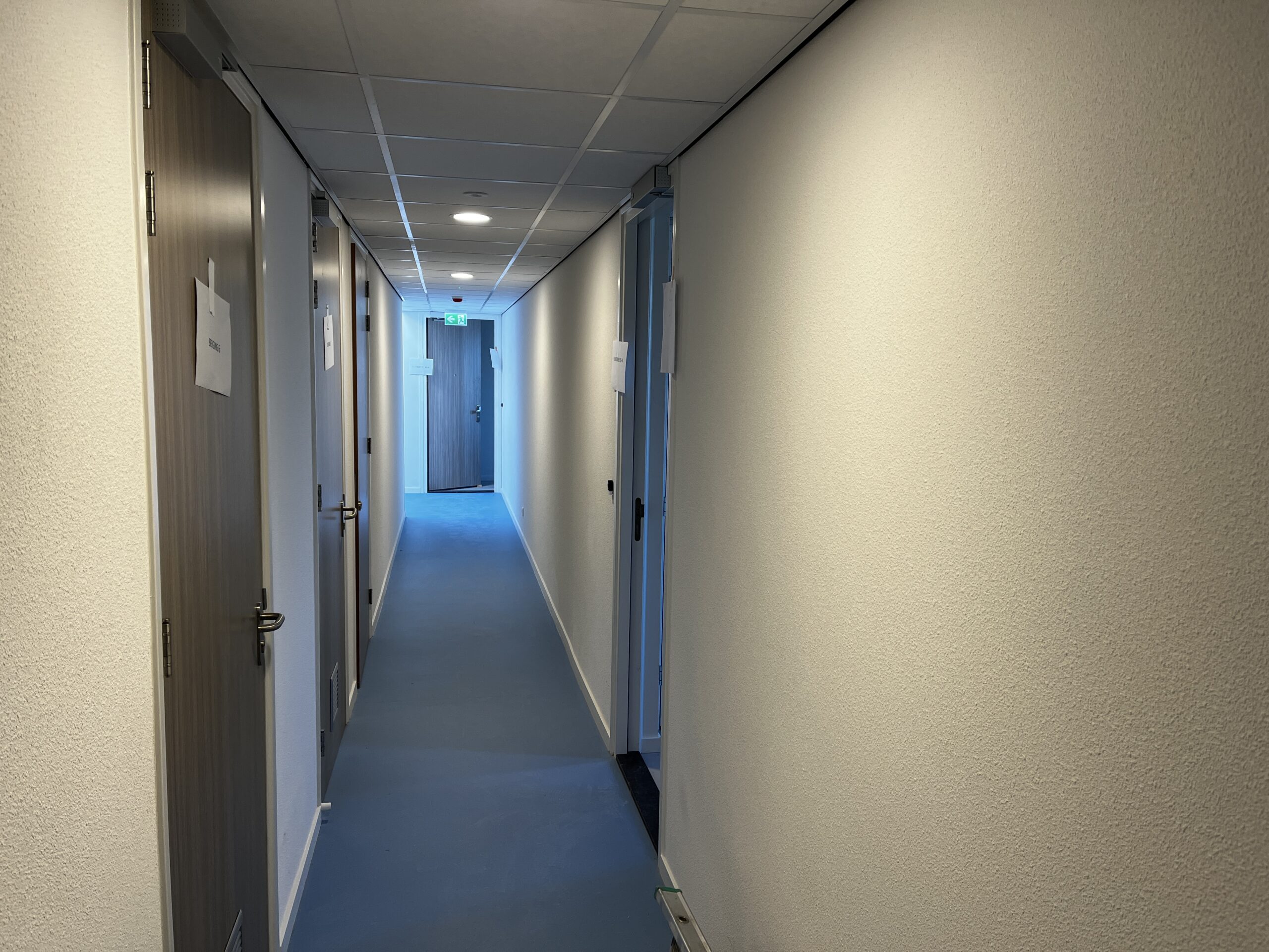 Bouwbedrijf Van Laar transformeerde een bestaand kantoorpand in Zeewolde naar 23 moderne zorgwooneenheden.