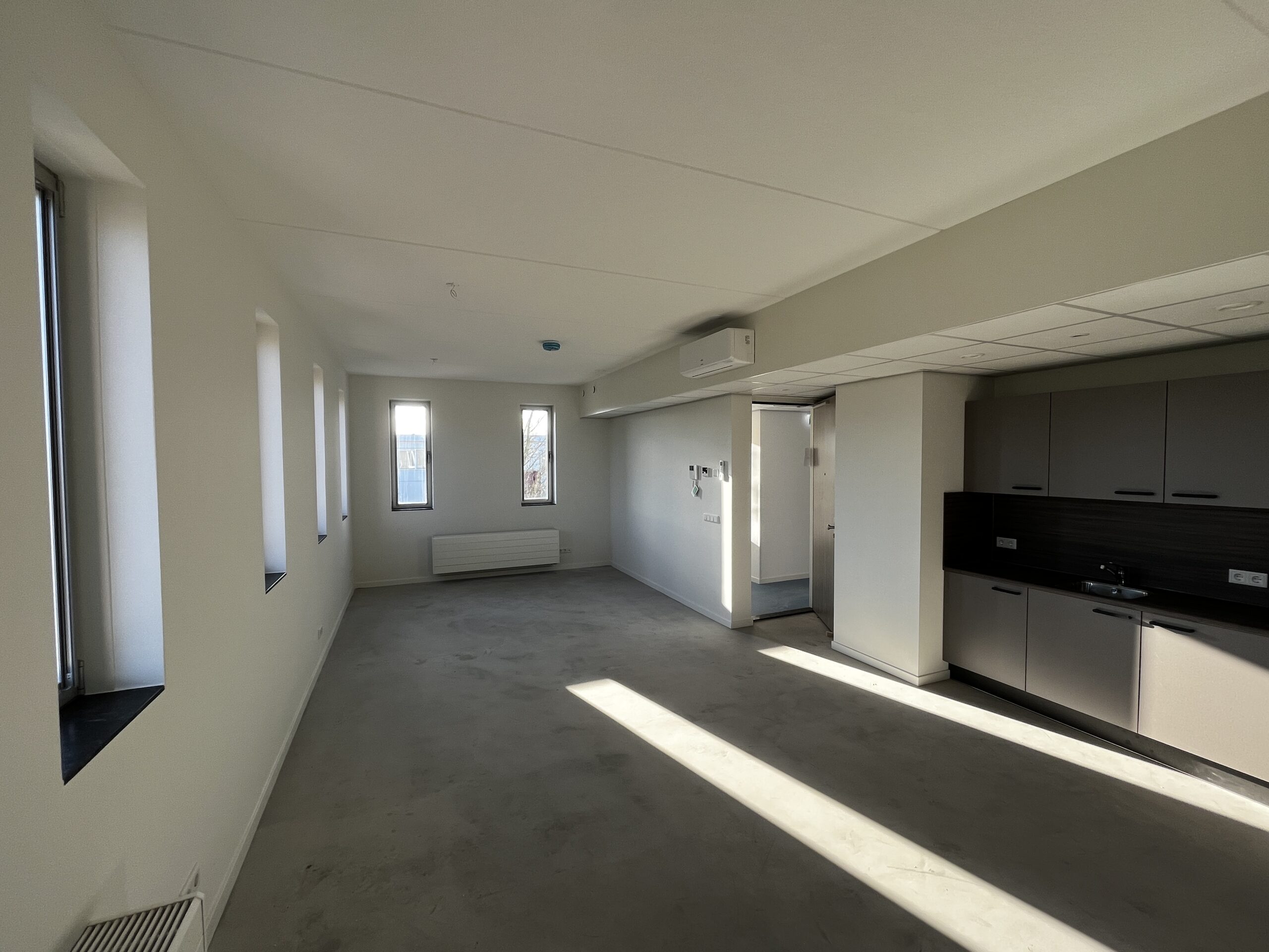 Bouwbedrijf Van Laar transformeerde een bestaand kantoorpand in Zeewolde naar 23 moderne zorgwooneenheden.