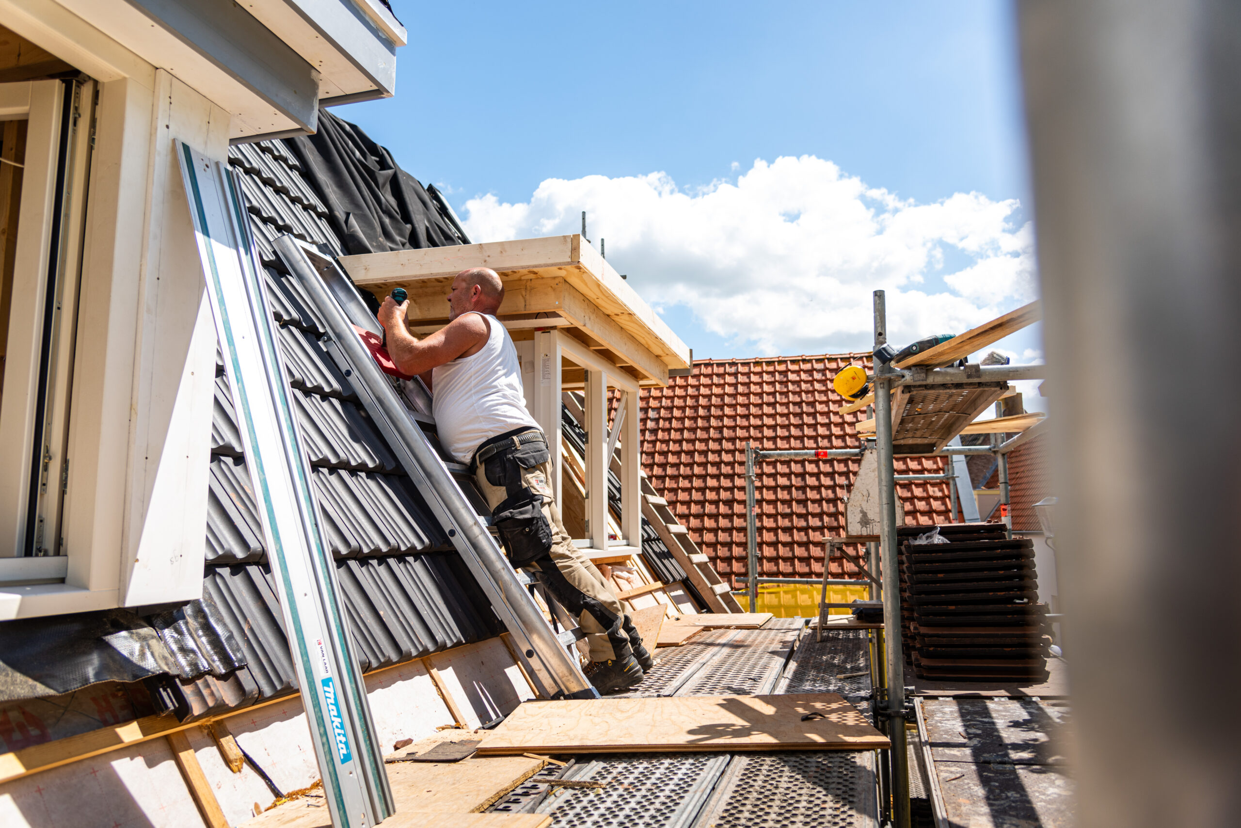 Vrijstaande woning voorzien van drie nieuwe dakkapellen.