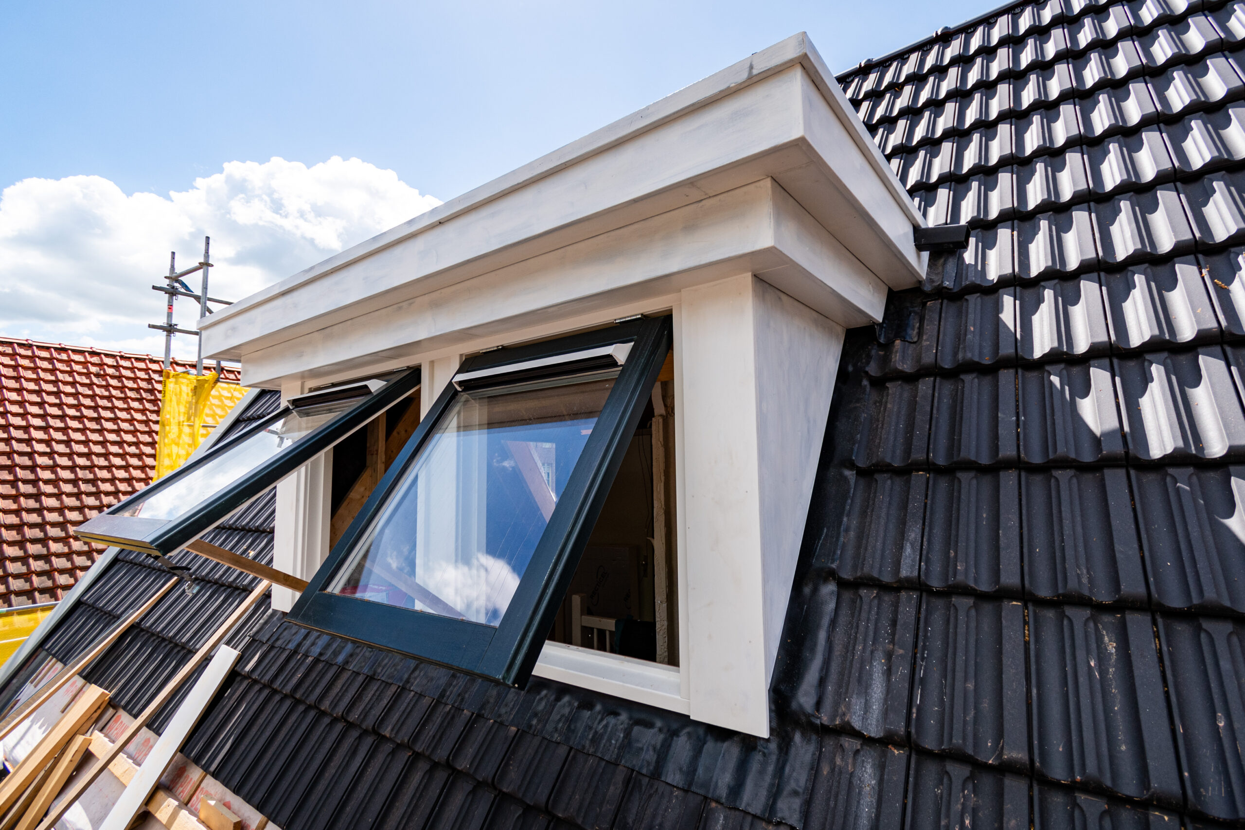 Vrijstaande woning voorzien van drie nieuwe dakkapellen.