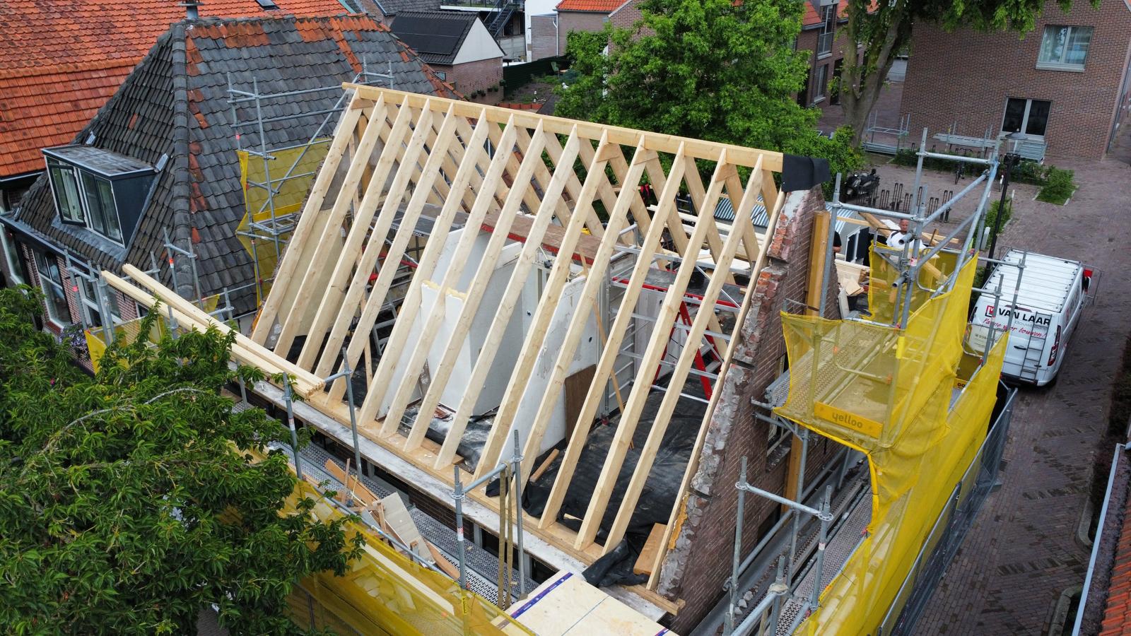 Vrijstaande woning in Hattem met moderne aanbouw.