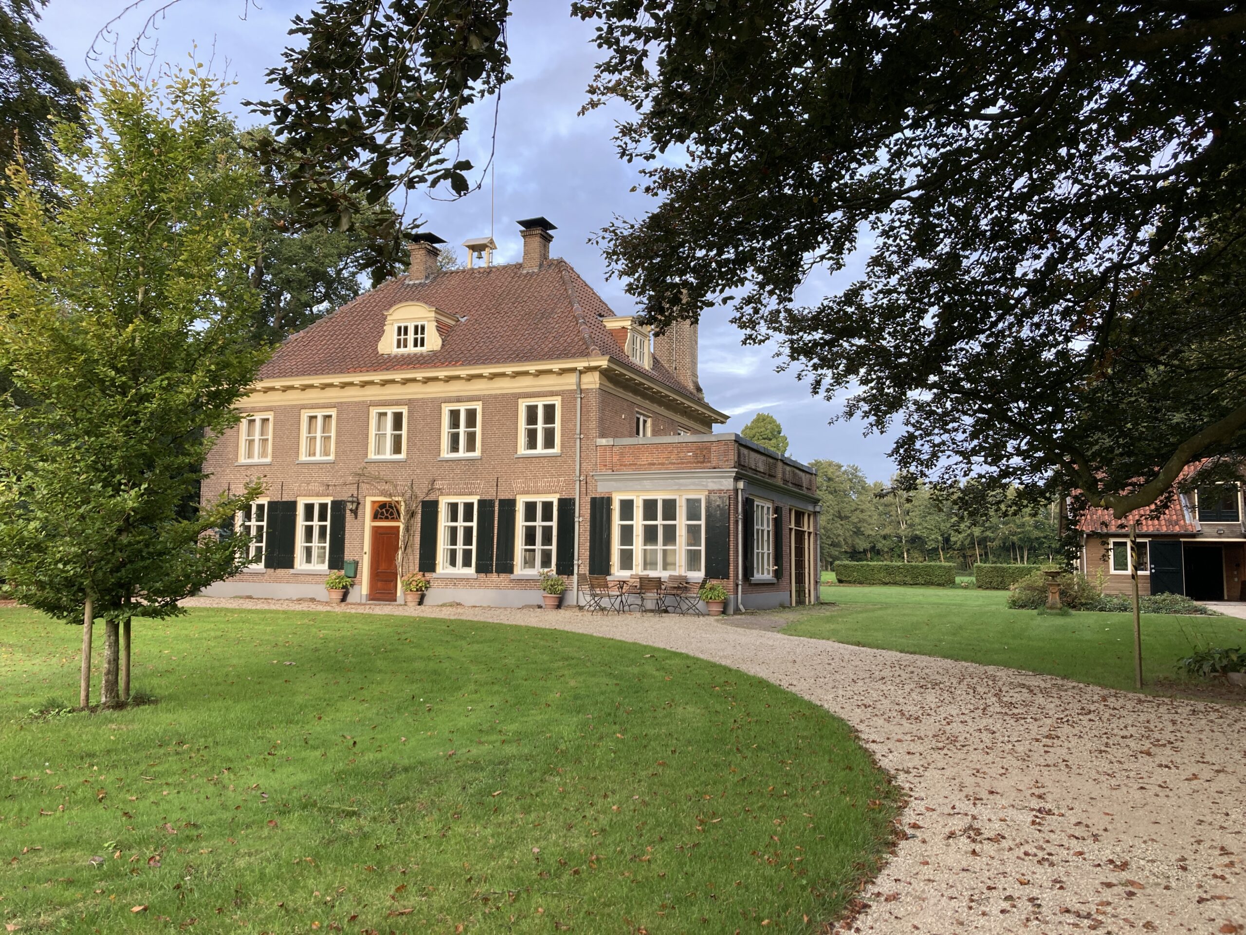 Historische woning met zorgvuldig behouden monumentale details.