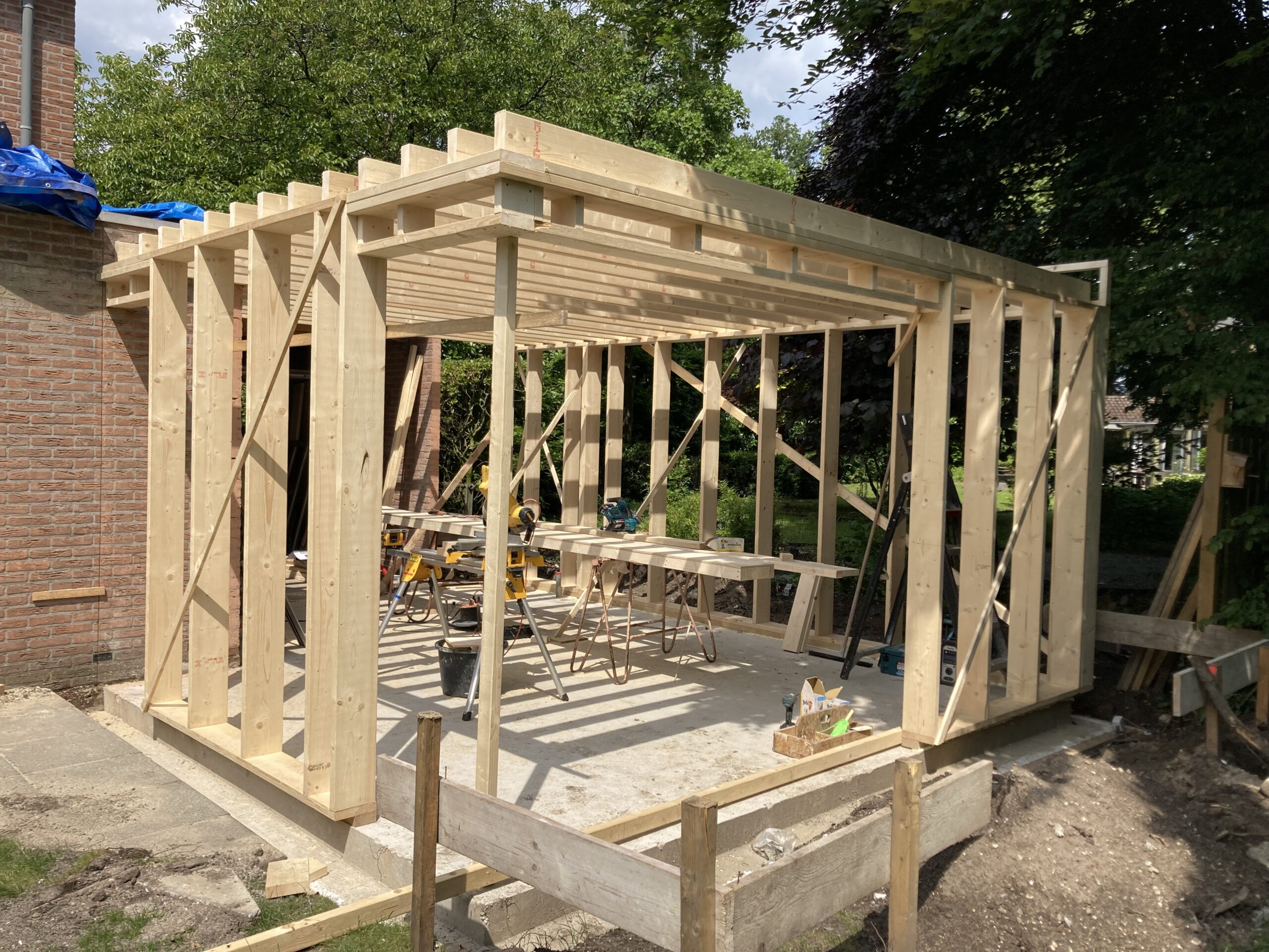 Levensloopbestendige aanbouw met slaapkamer op de begane grond.