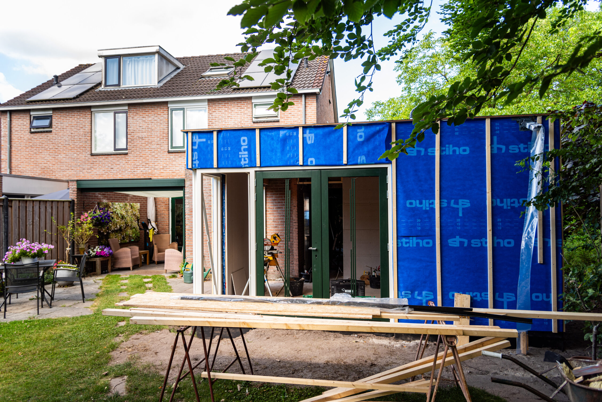 Moderne aanbouw in Vaassen met hoogwaardige afwerking en duurzame uitstraling.