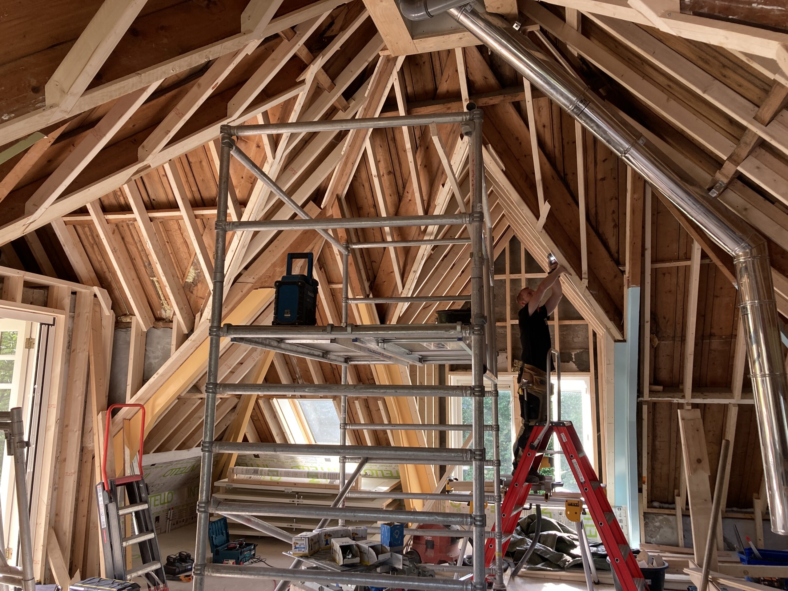 Duurzame renovatie met hergebruik van authentieke bouwmaterialen.