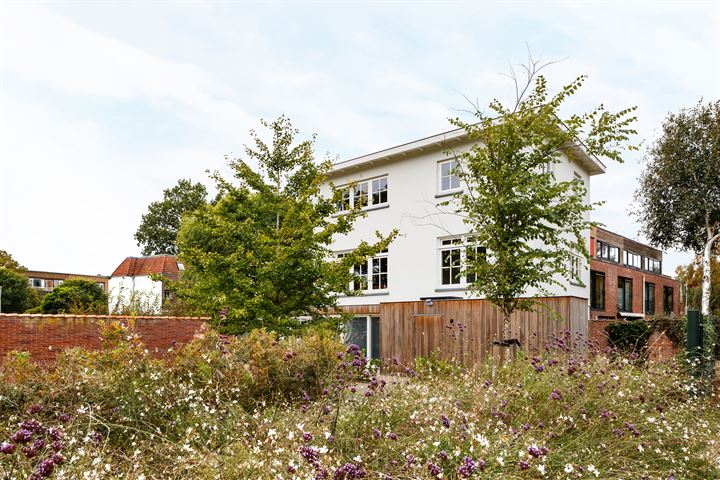 Gerenoveerde karakteristieke stadsvilla aan de Vecht in Utrecht.