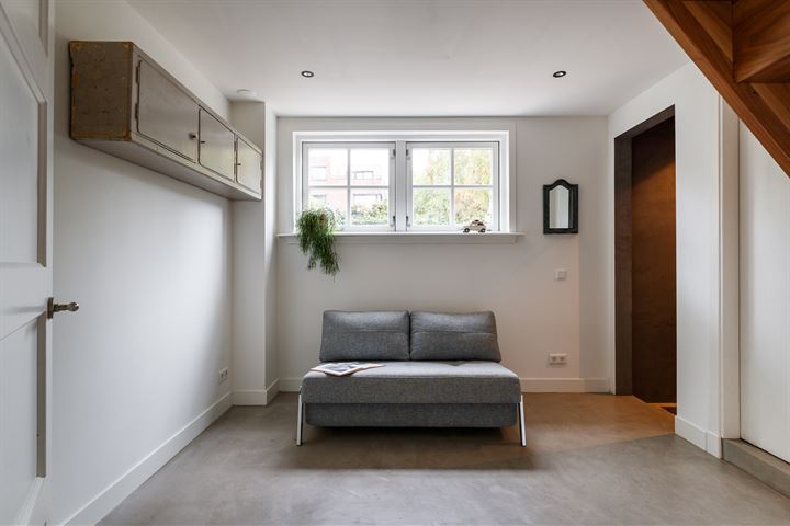 Interieur van een gemoderniseerde stadsvilla met hoogwaardige afwerking.