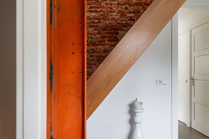 Interieur van een gemoderniseerde stadsvilla met hoogwaardige afwerking.
