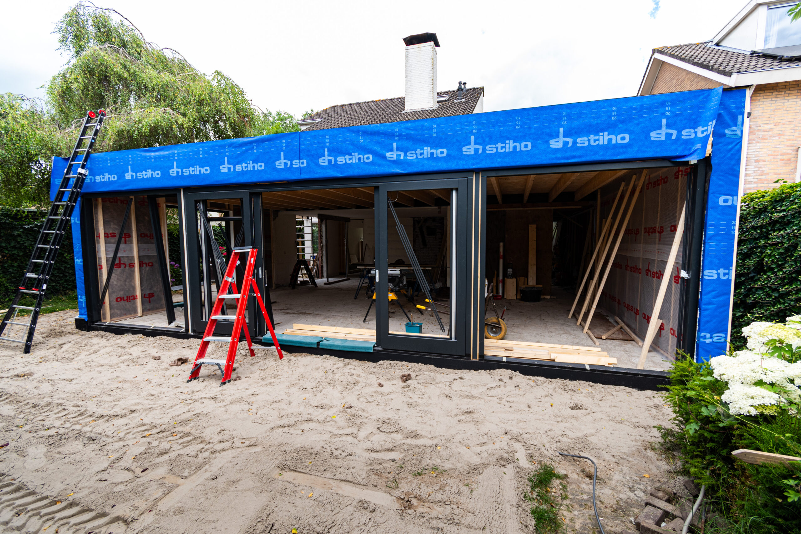 Moderne aanbouw aan een woning in Zwolle.