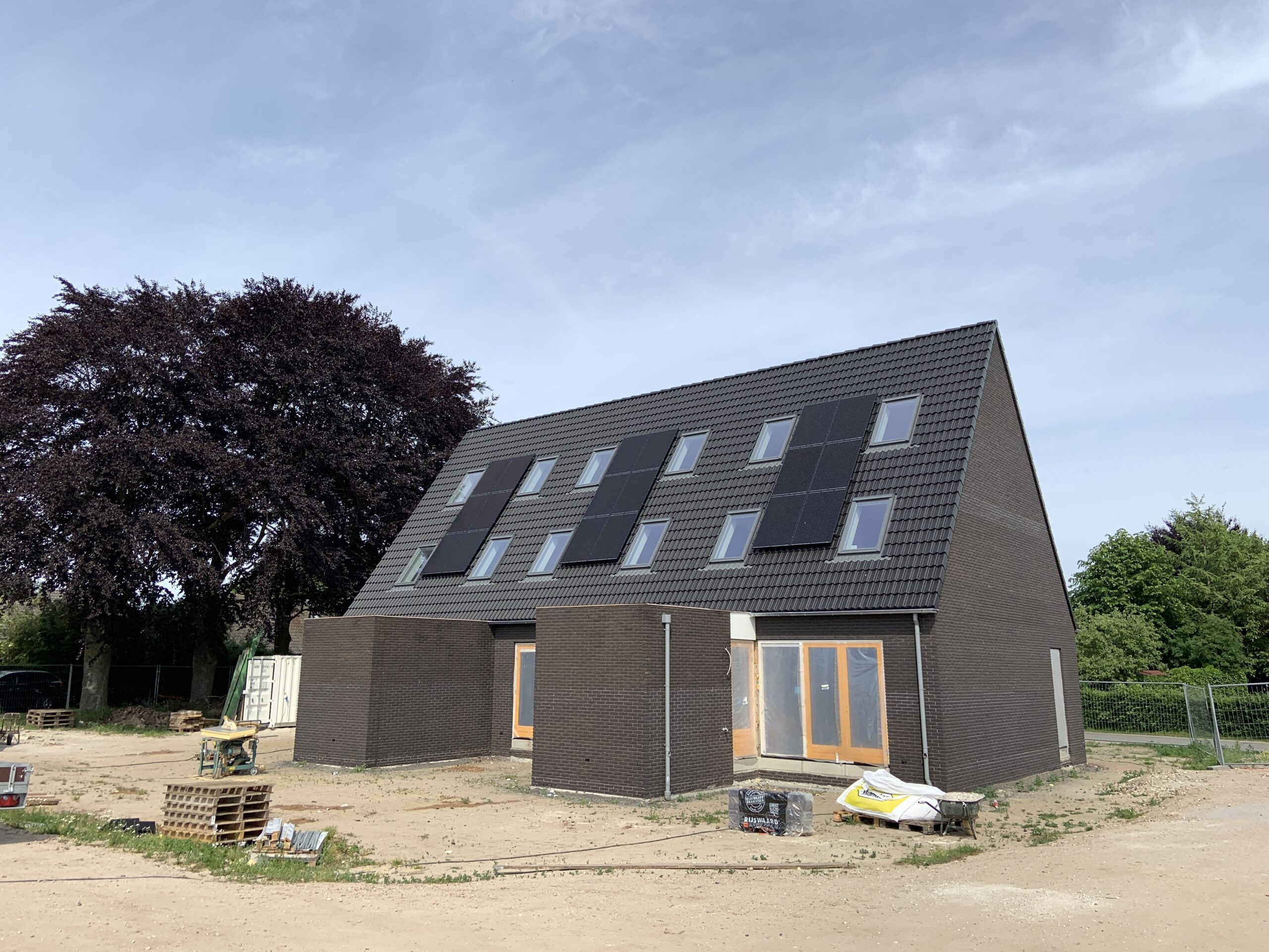 Karakteristieke nieuwbouwwoningen ontworpen voor comfortabel wonen.