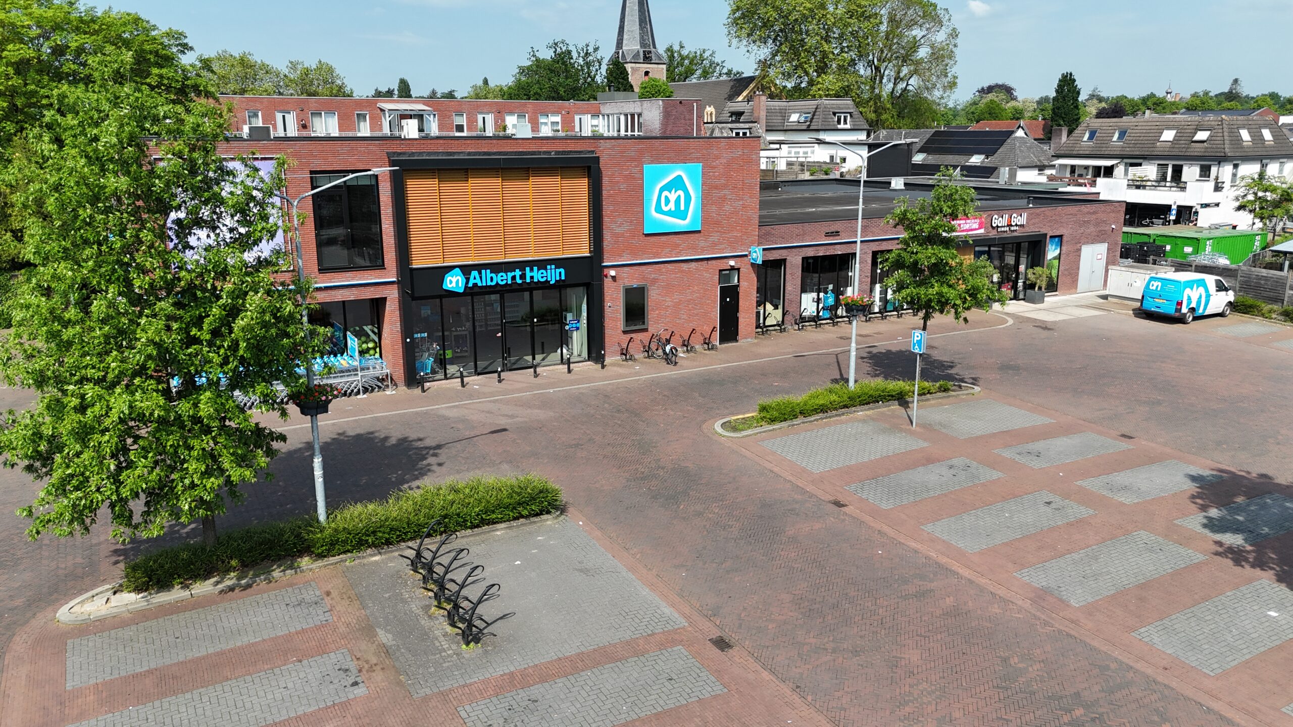 Vernieuwde entree van Albert Heijn in Vaassen na de verbouwing