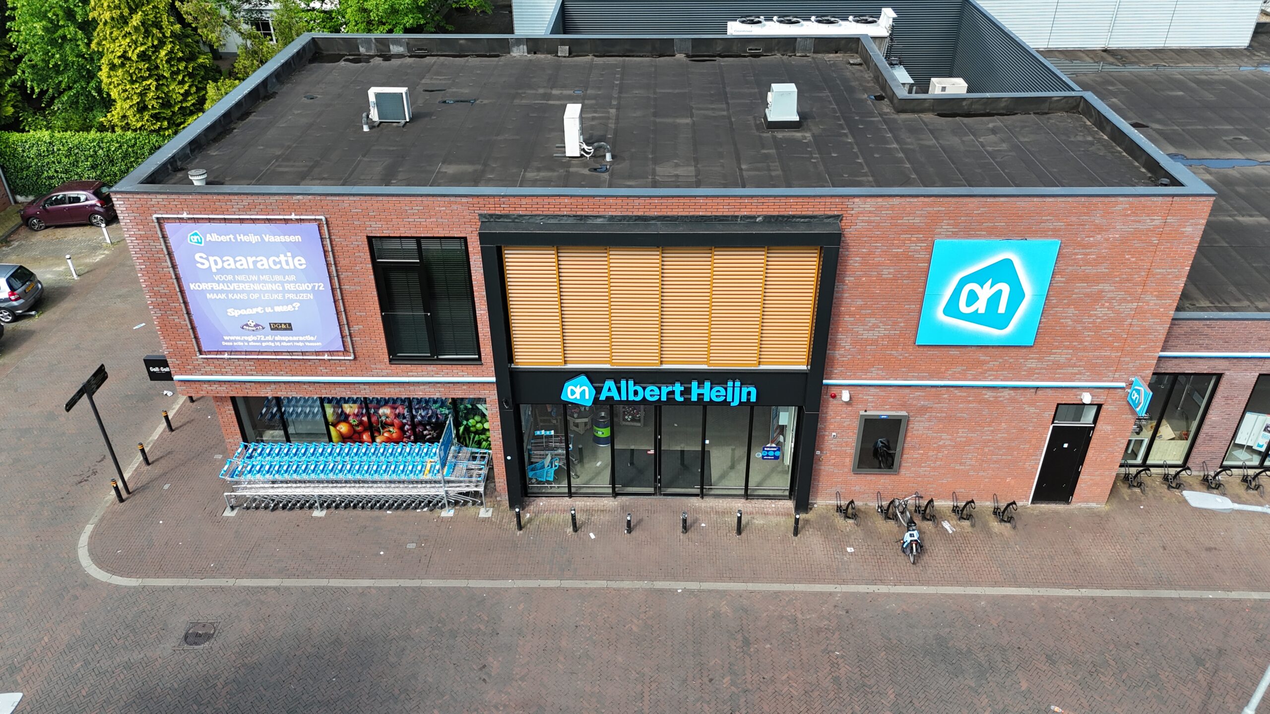 Vernieuwde entree van Albert Heijn in Vaassen na de verbouwing