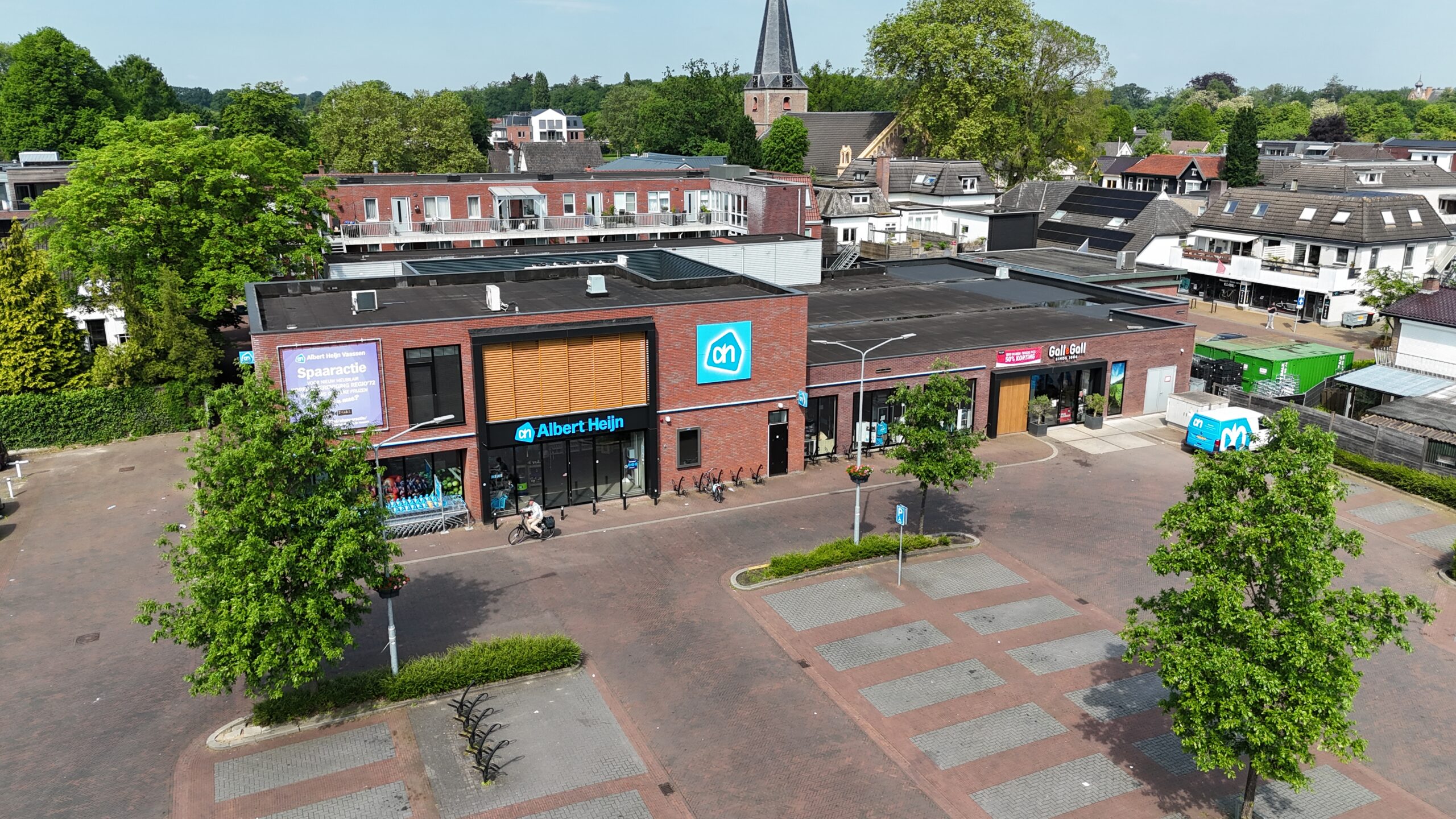 Vernieuwde entree van Albert Heijn in Vaassen na de verbouwing