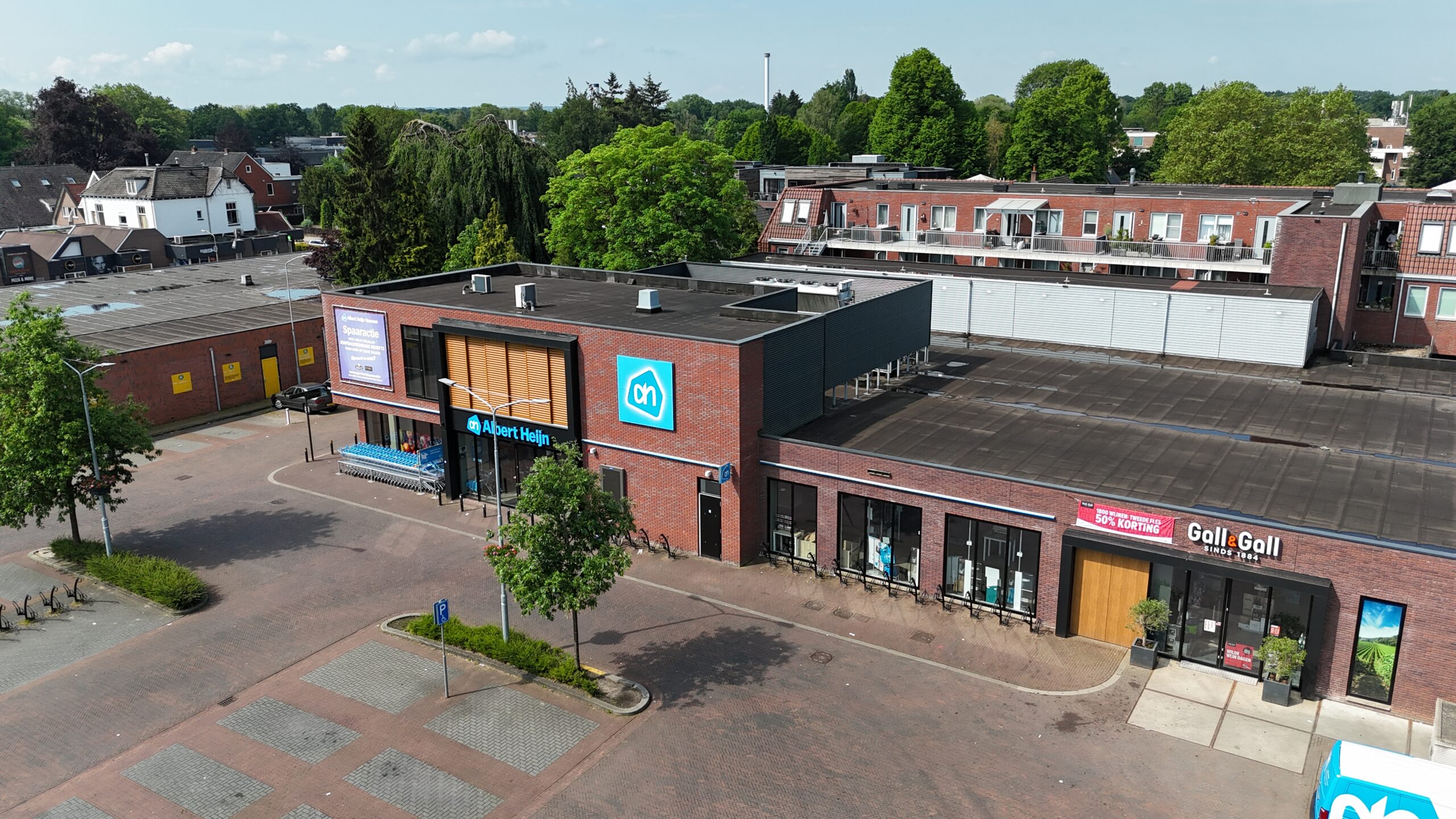 Vernieuwde entree van Albert Heijn in Vaassen na de verbouwing