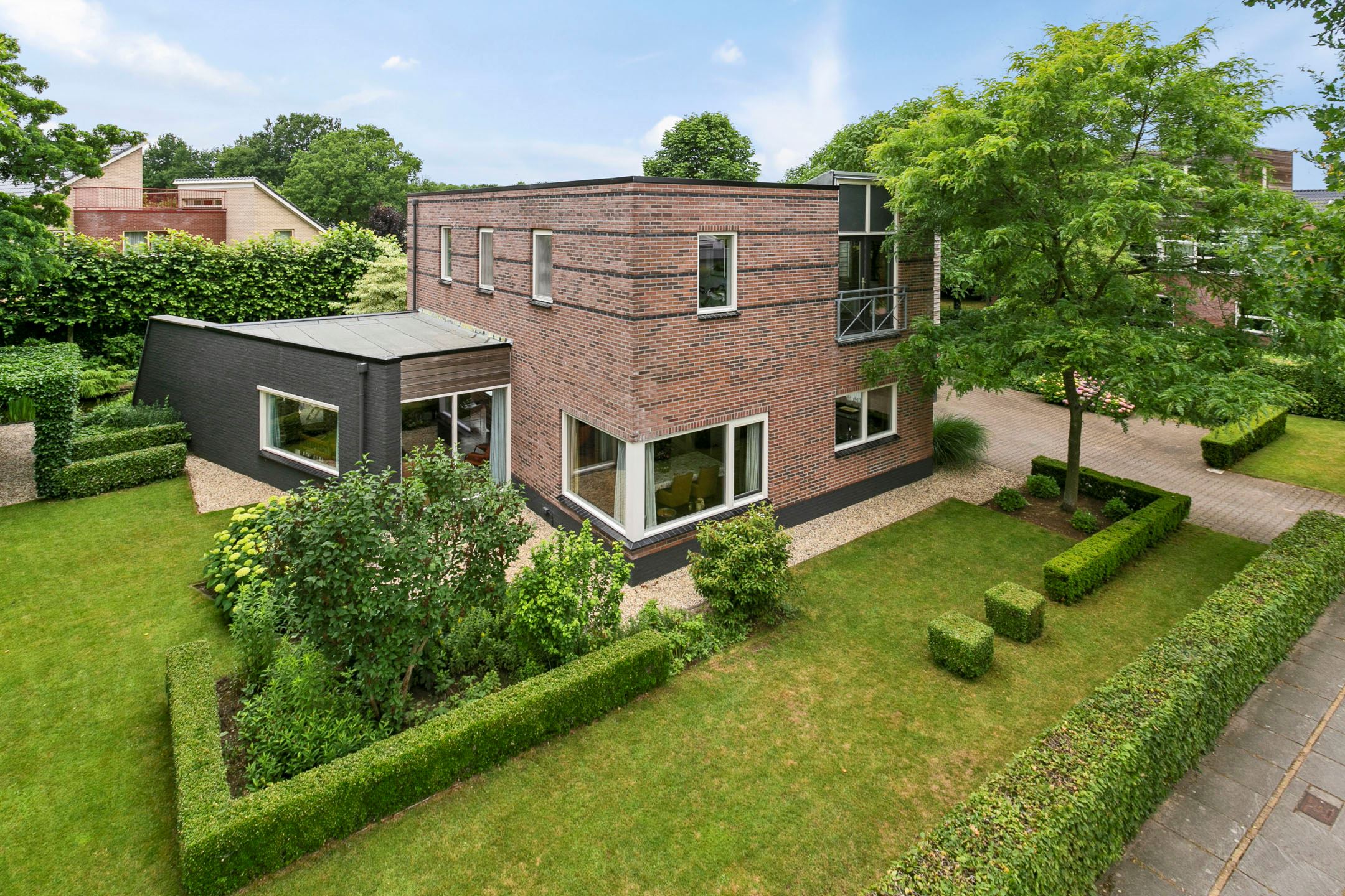 Vrijstaande woning in Deventer na complete renovatie en verduurzaming door Bouwbedrijf Van Laar.