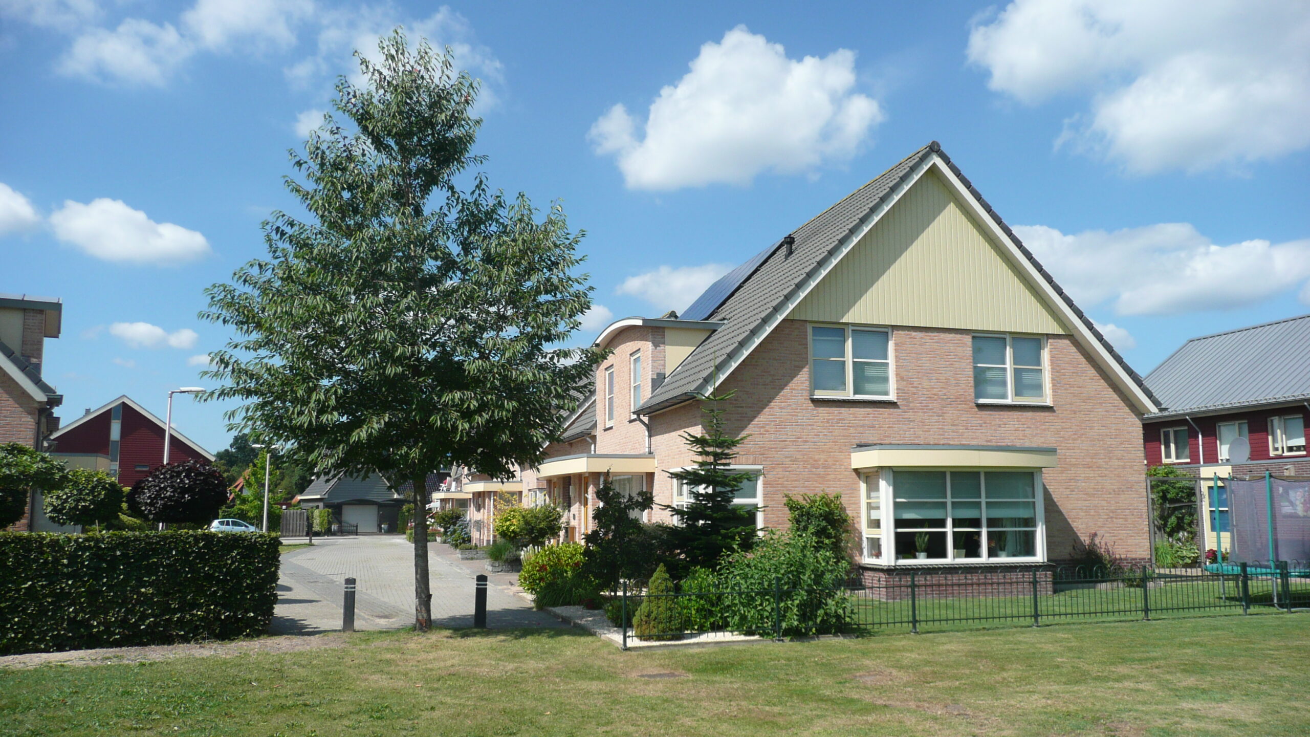 Vrijstaande nieuwbouwwoning met landelijke architectuur in Vaassen.