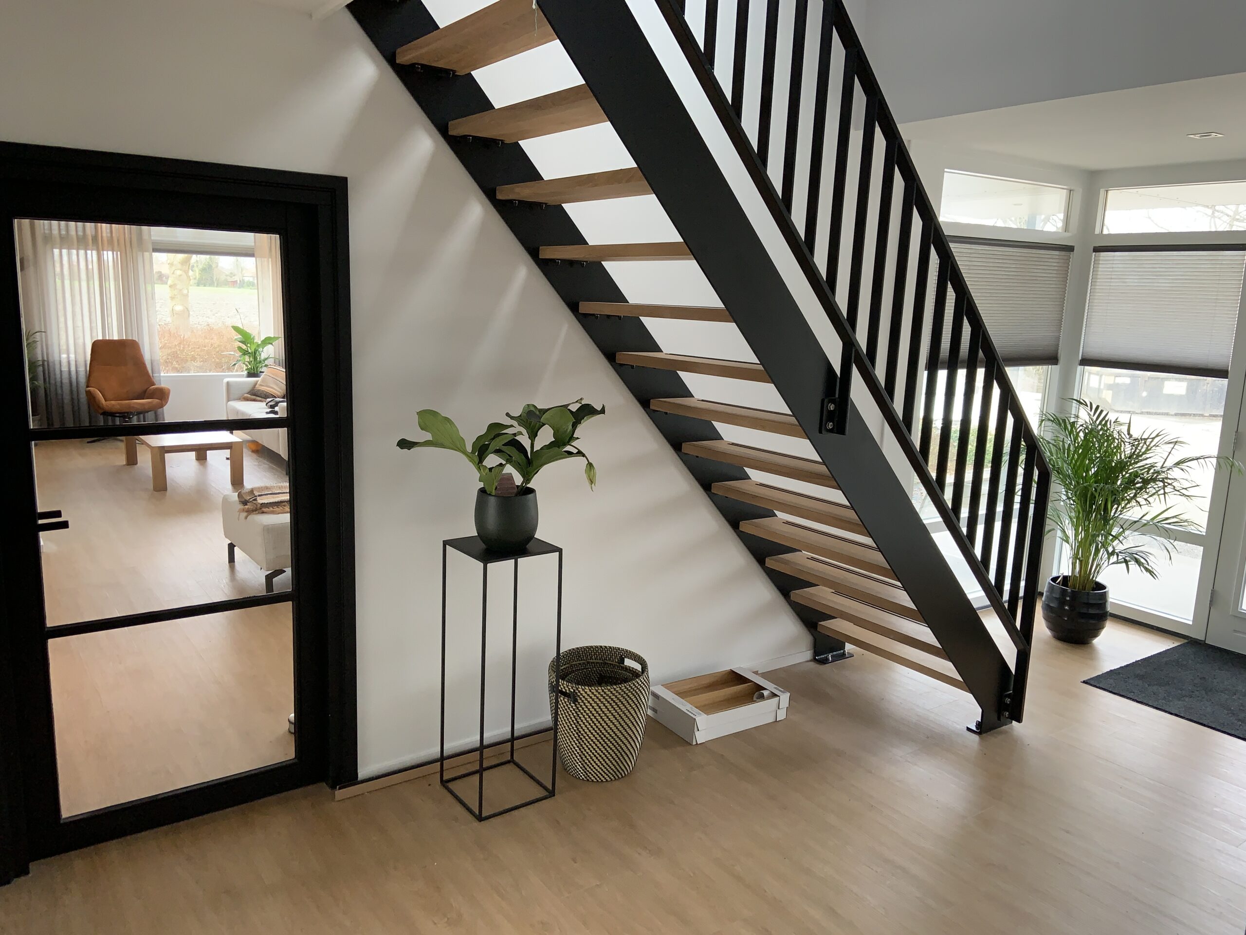 Entree met dakraam voor extra daglicht in de woning.