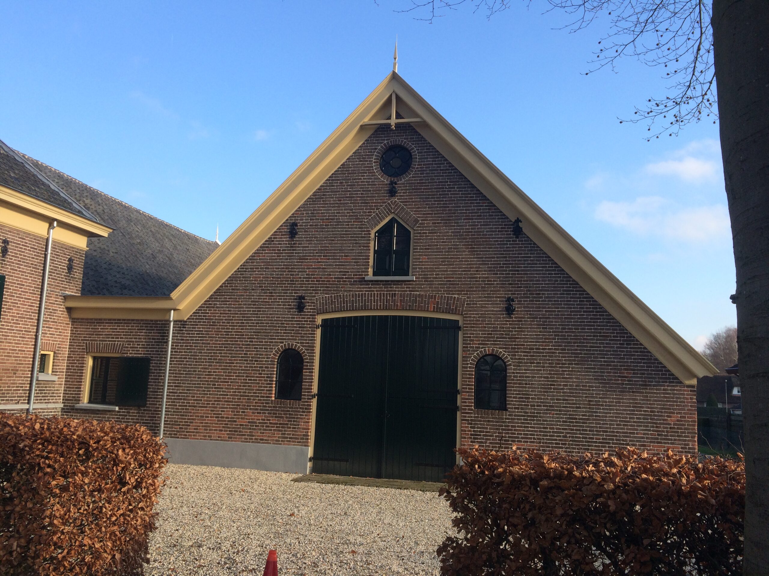 Monumentaal boerderijencomplex Erve IJzerman na restauratie.
