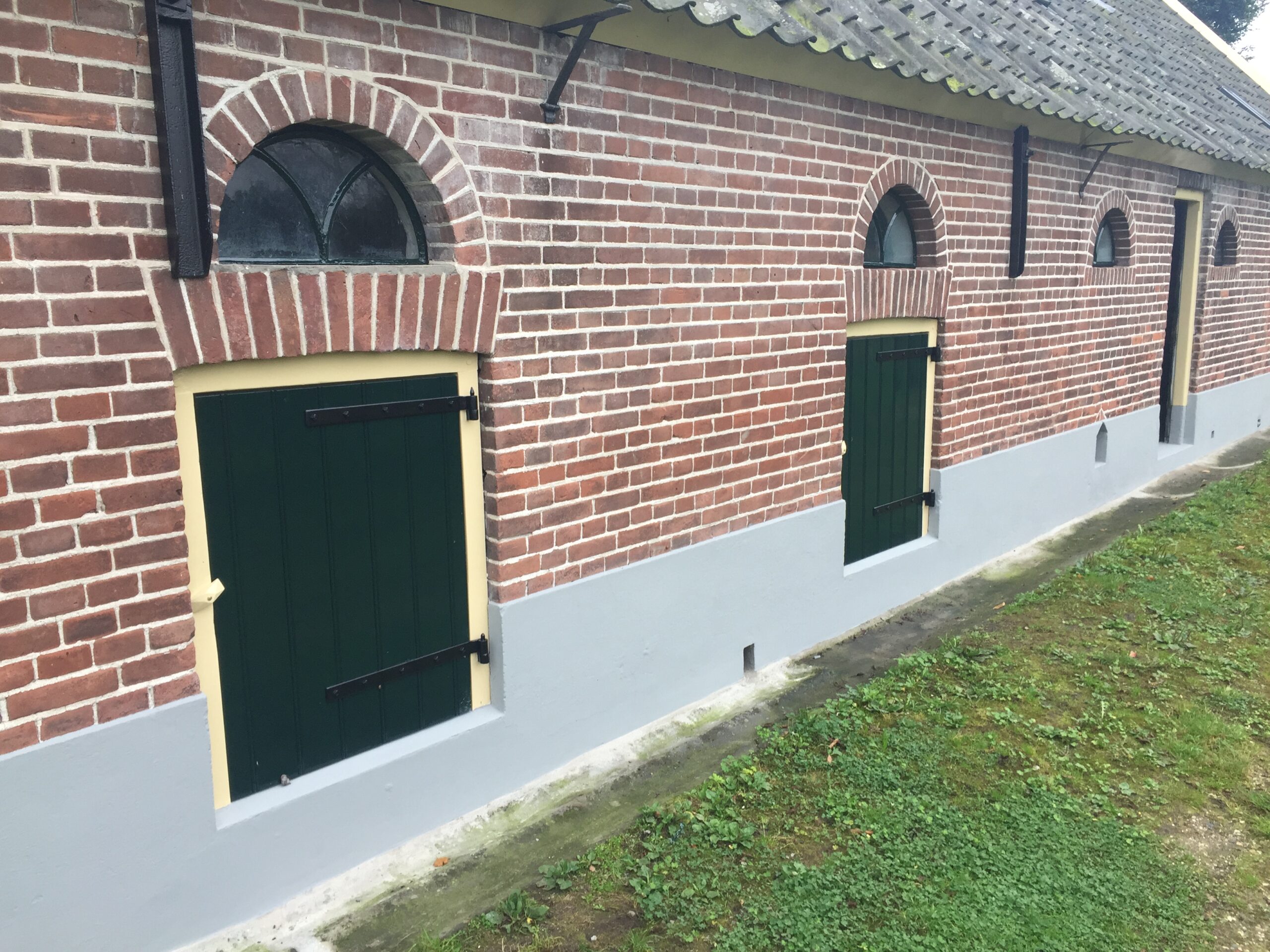 Rijksmonument met behouden historische details en vakmanschap.