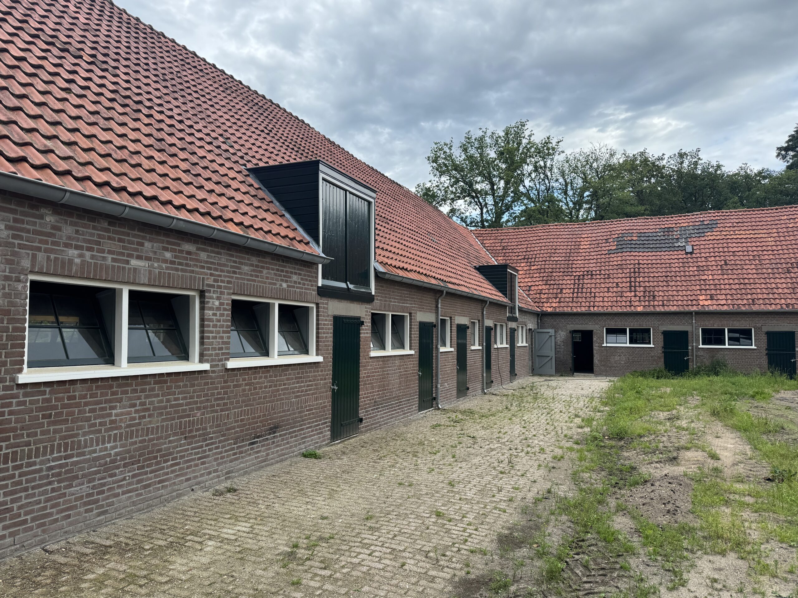 Karakteristieke graanschuur op Landgoed Deelerwoud na renovatie.