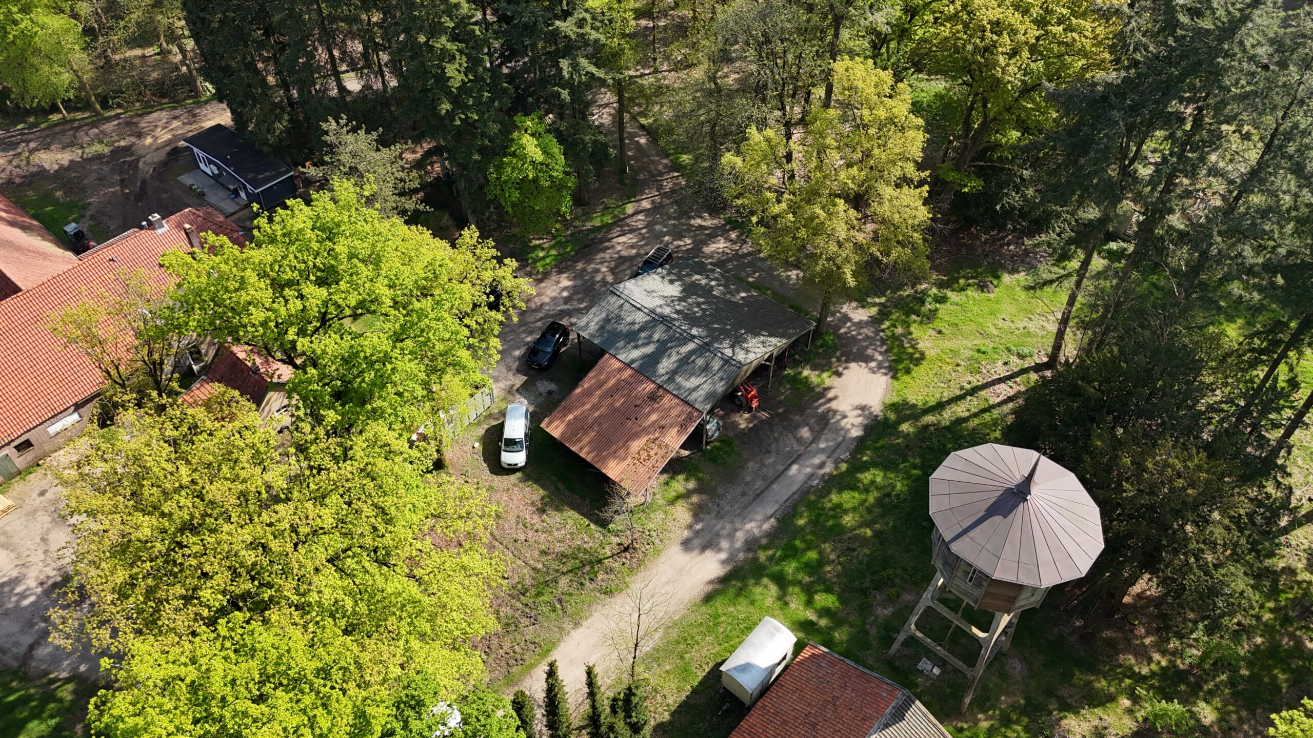 Monumentaal boerderijencomplex op Landgoed Deelerwoud na restauratie.