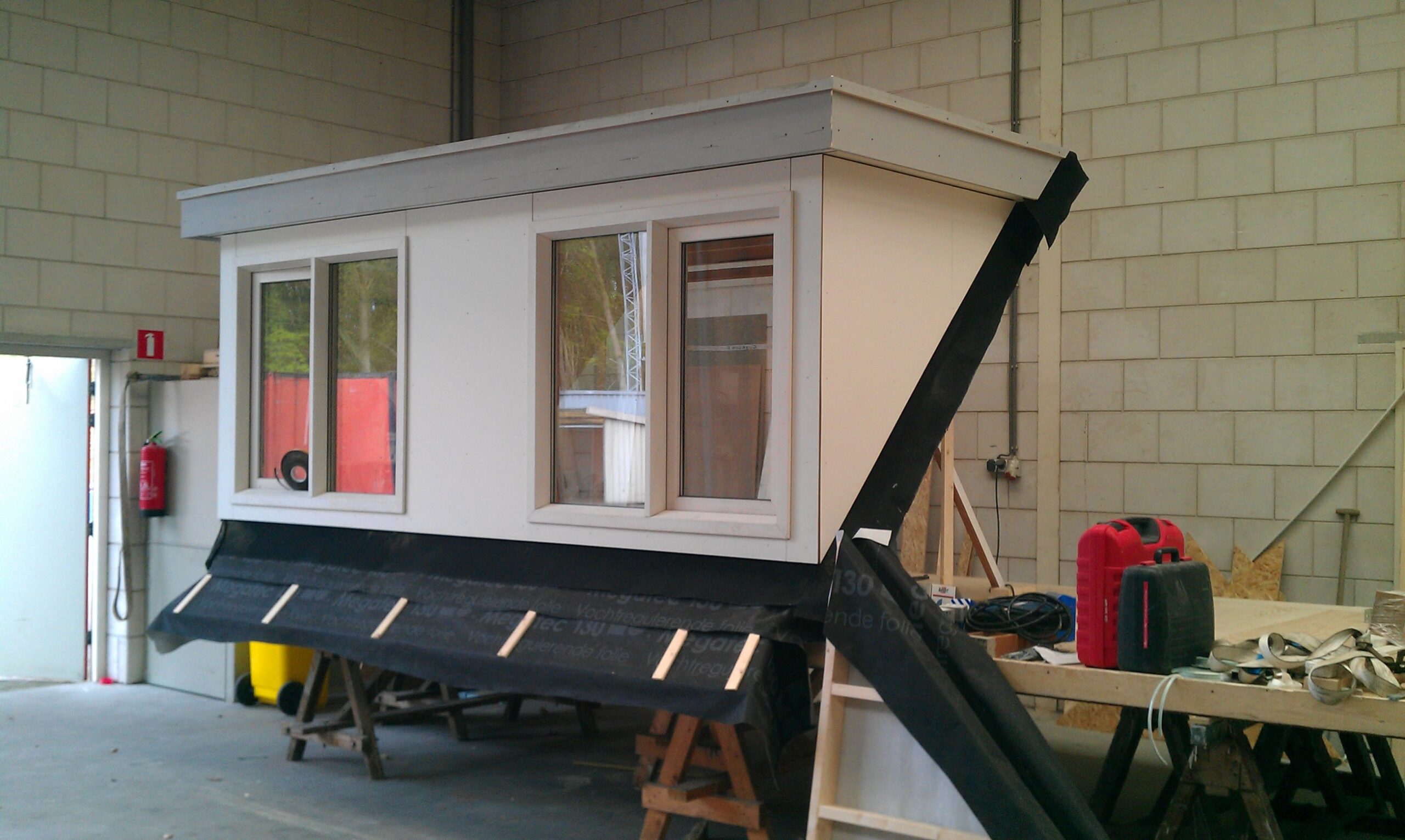 Woninguitbreiding met prefab elementen voor snelle uitvoering.