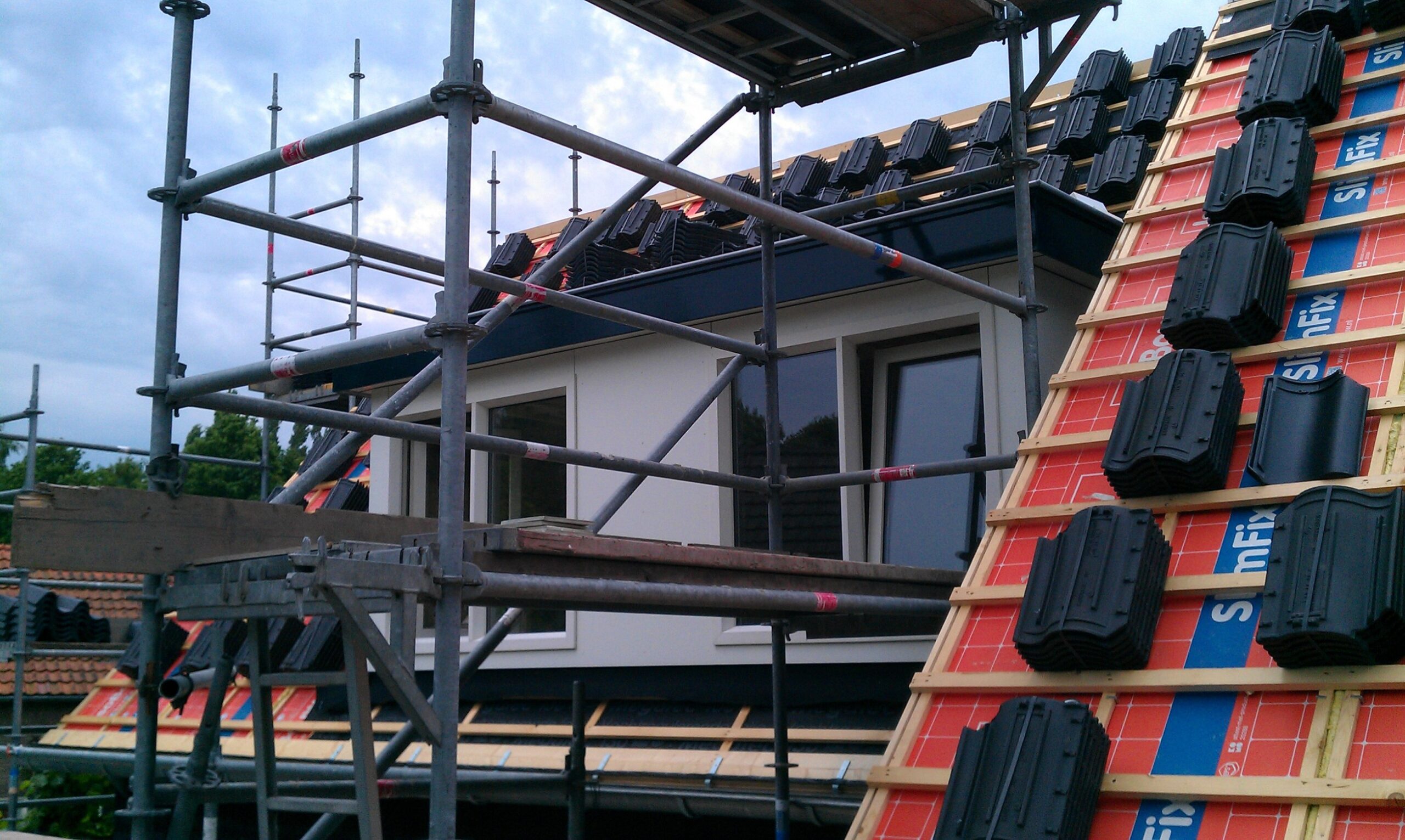 Woninguitbreiding met prefab elementen voor snelle uitvoering.