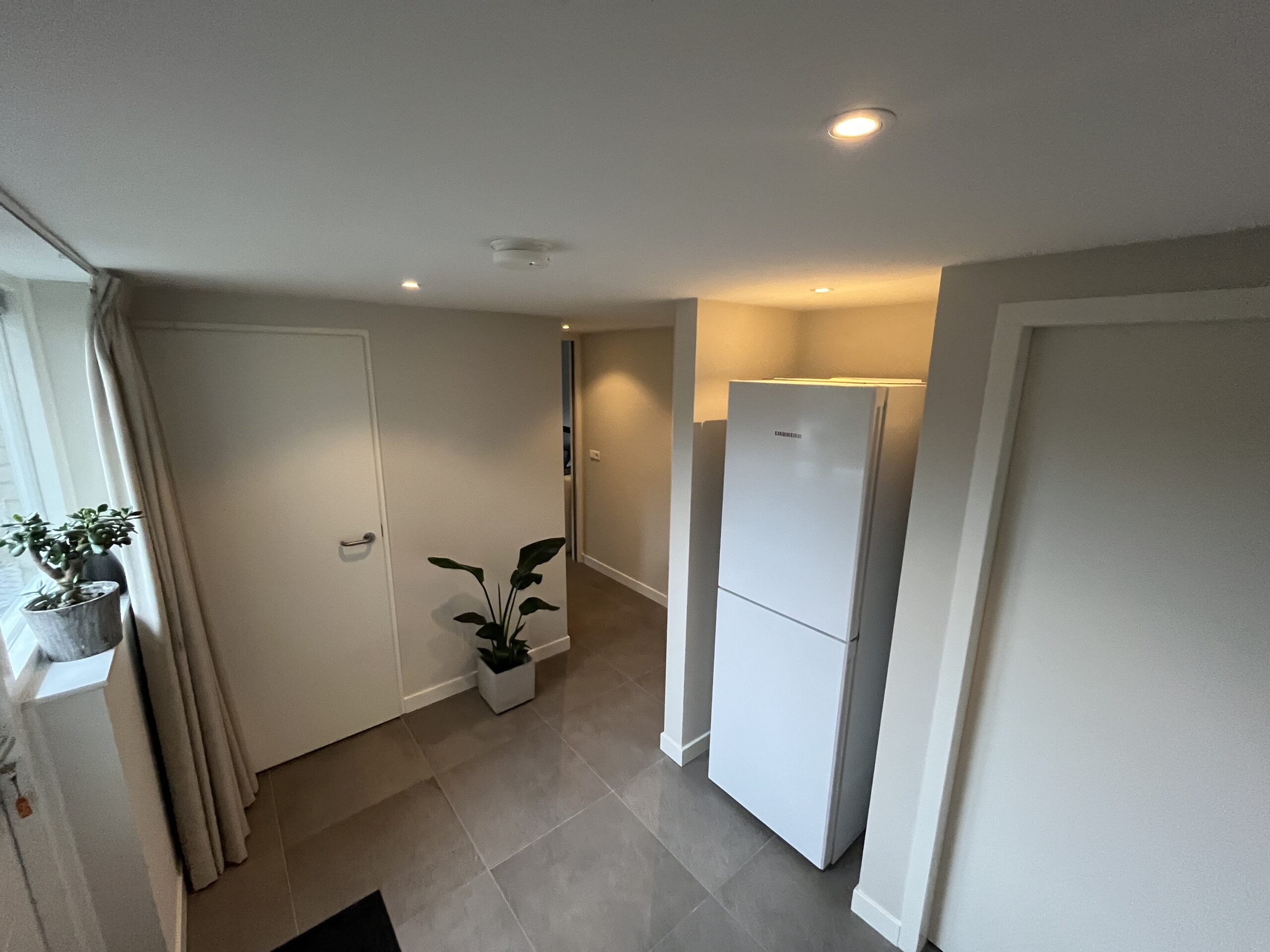 Toekomstbestendige woning met aanbouw en moderne afwerking.