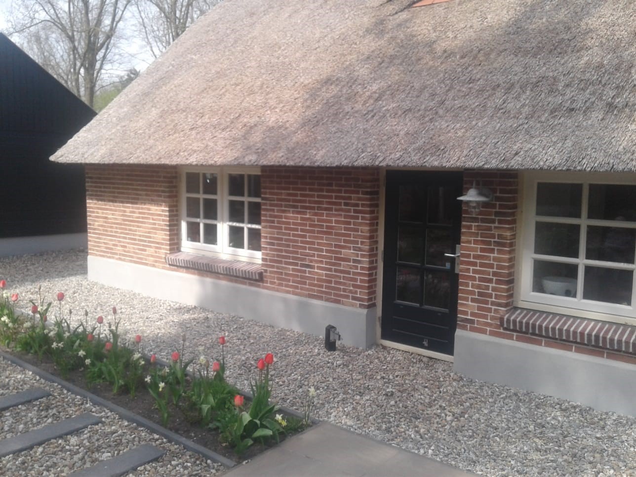 Karakteristieke boerderij uit 1867 in Zwolle na duurzame renovatie.