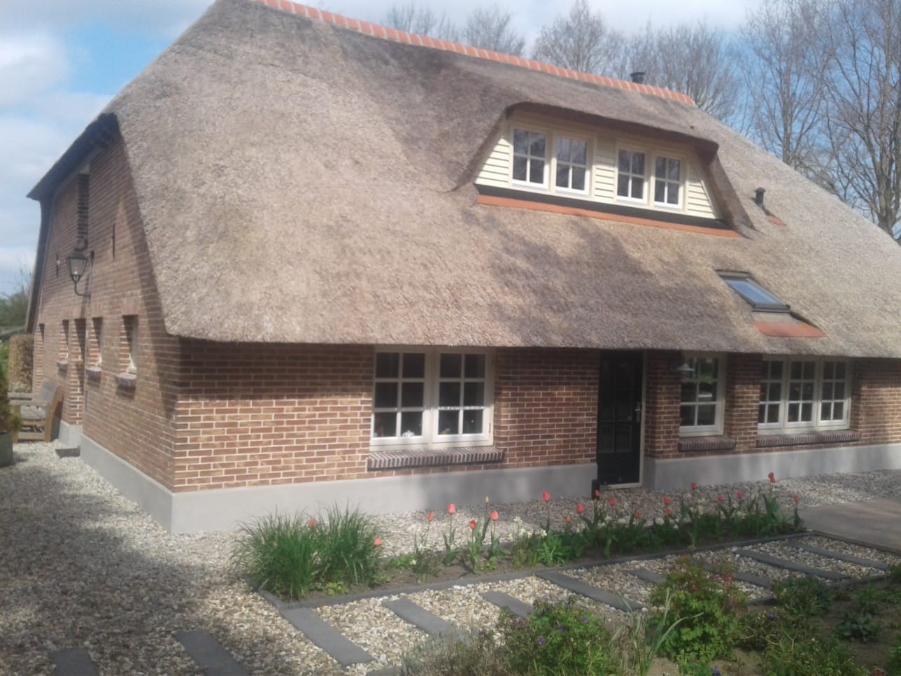 Karakteristieke boerderij uit 1867 in Zwolle na duurzame renovatie.